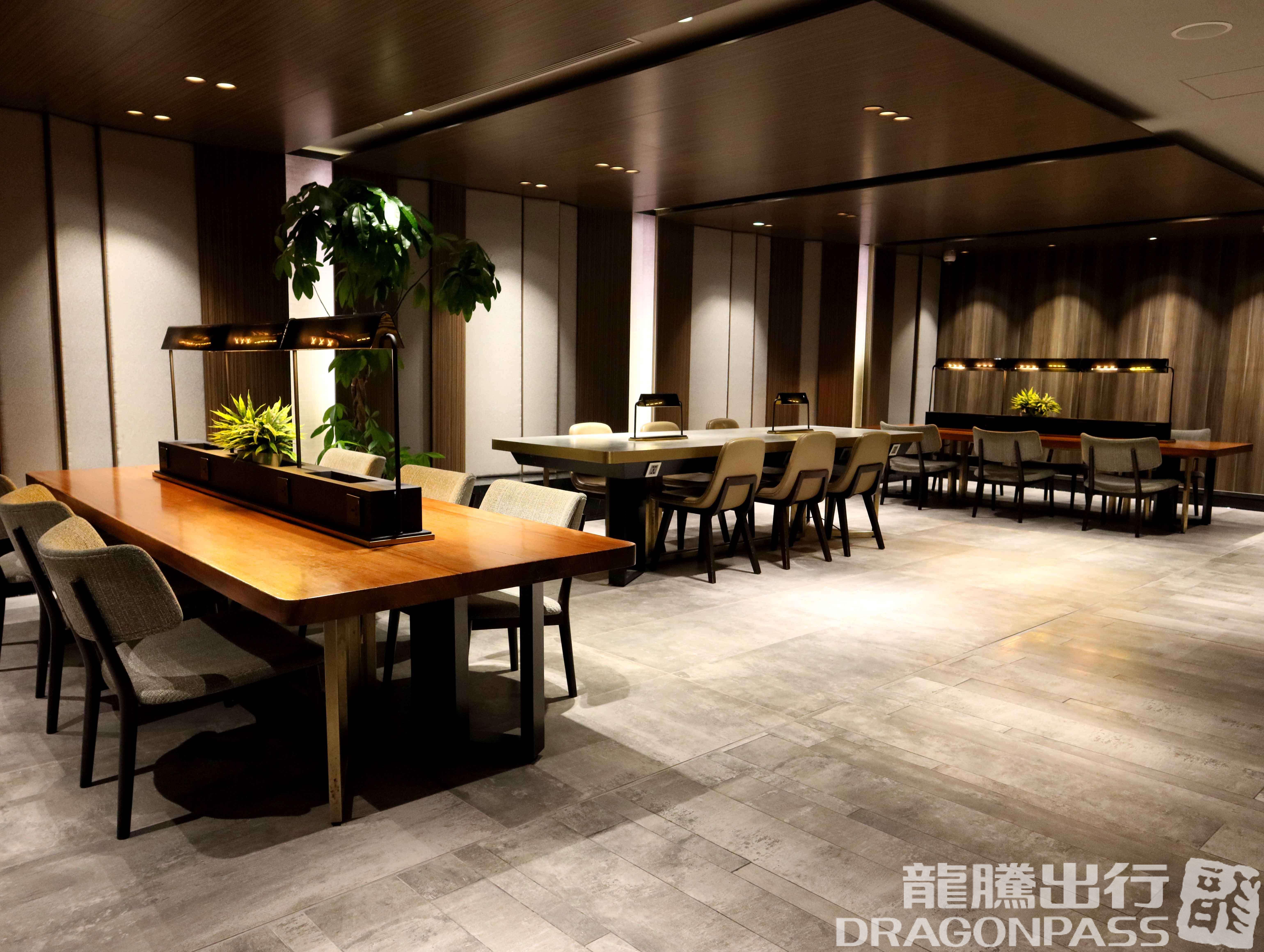 Бизнес-зал Plaza Premium Lounge (Gate 1) в аэропорту Гонконг (HKG)