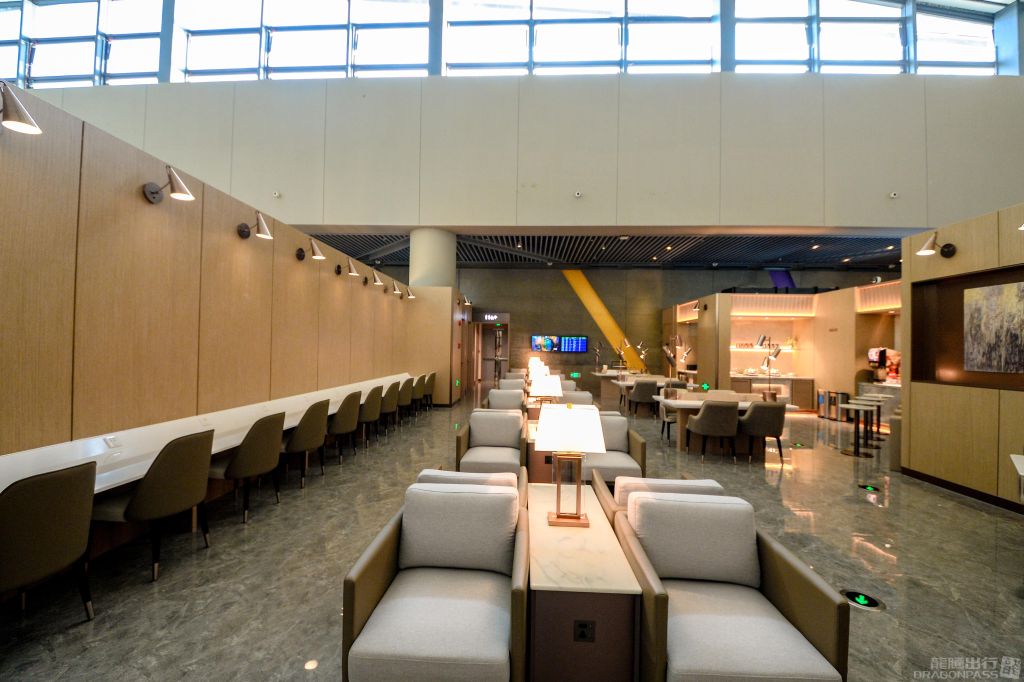 Бизнес-зал First Class Lounge V1 (T2 - Dom) в аэропорту Хунцяо (SHA)