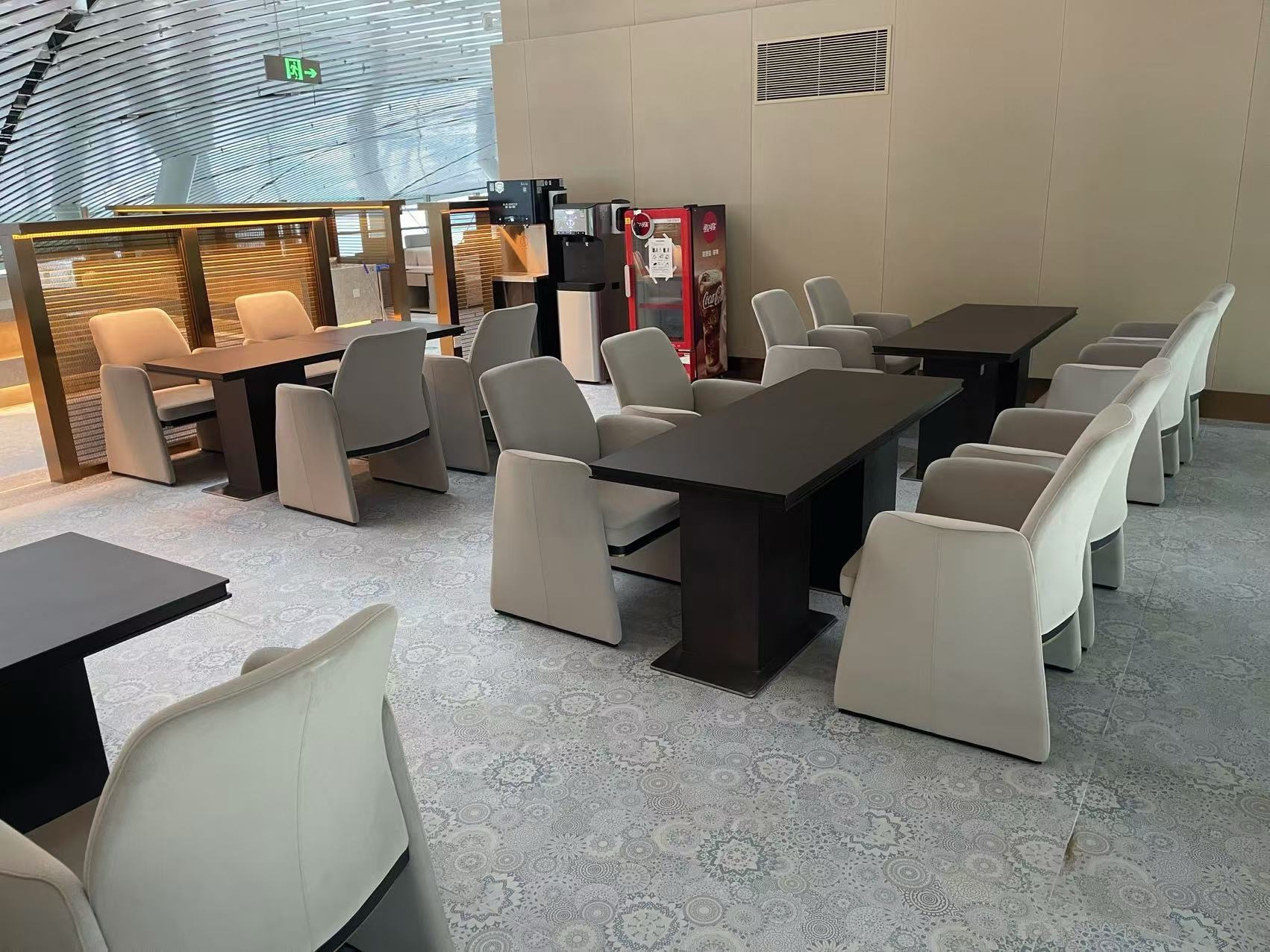 Бизнес-зал Concourse C First and Business Class Lounge (T2 Domestic) в аэропорту аэропорт округа Наньчан (KHN)
