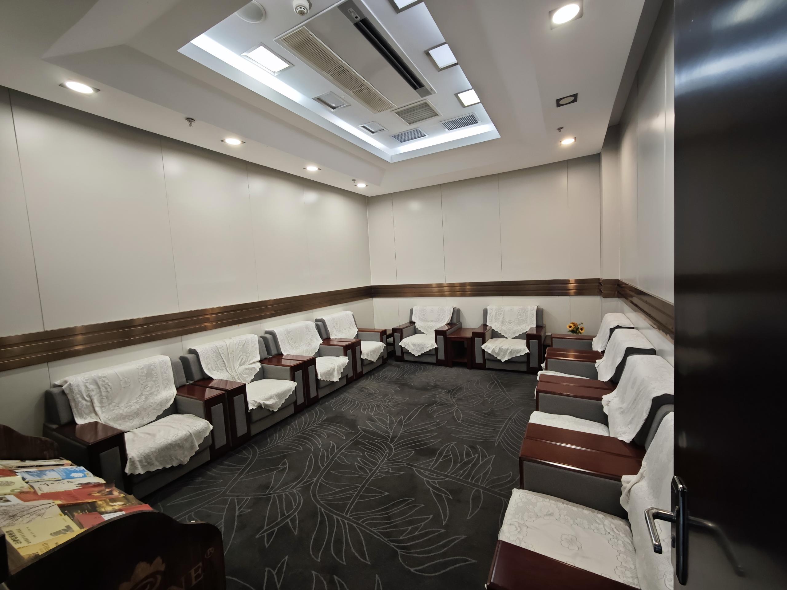 Бизнес-зал First Class Waiting Lounge (Domestic) в аэропорту Tonghua Sanyuanpu Airport (TNH)