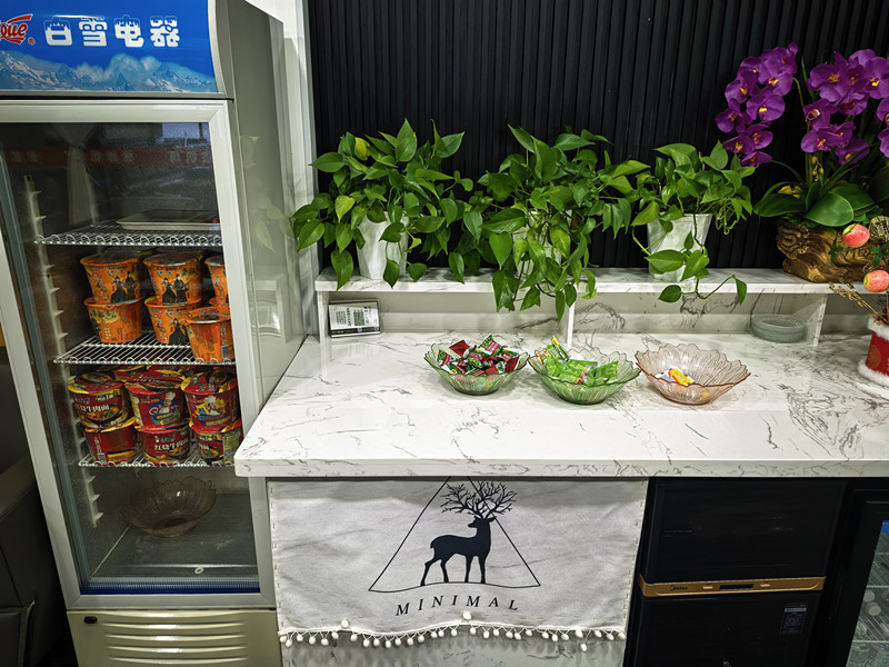 Бизнес-зал First Class Waiting Lounge (Domestic) в аэропорту Zhangye Ganzhou Airport (YZY)