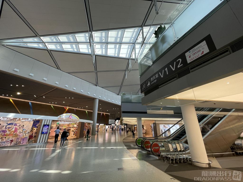 Бизнес-зал First Class Lounge V1 (T2 - Dom) в аэропорту Хунцяо (SHA)