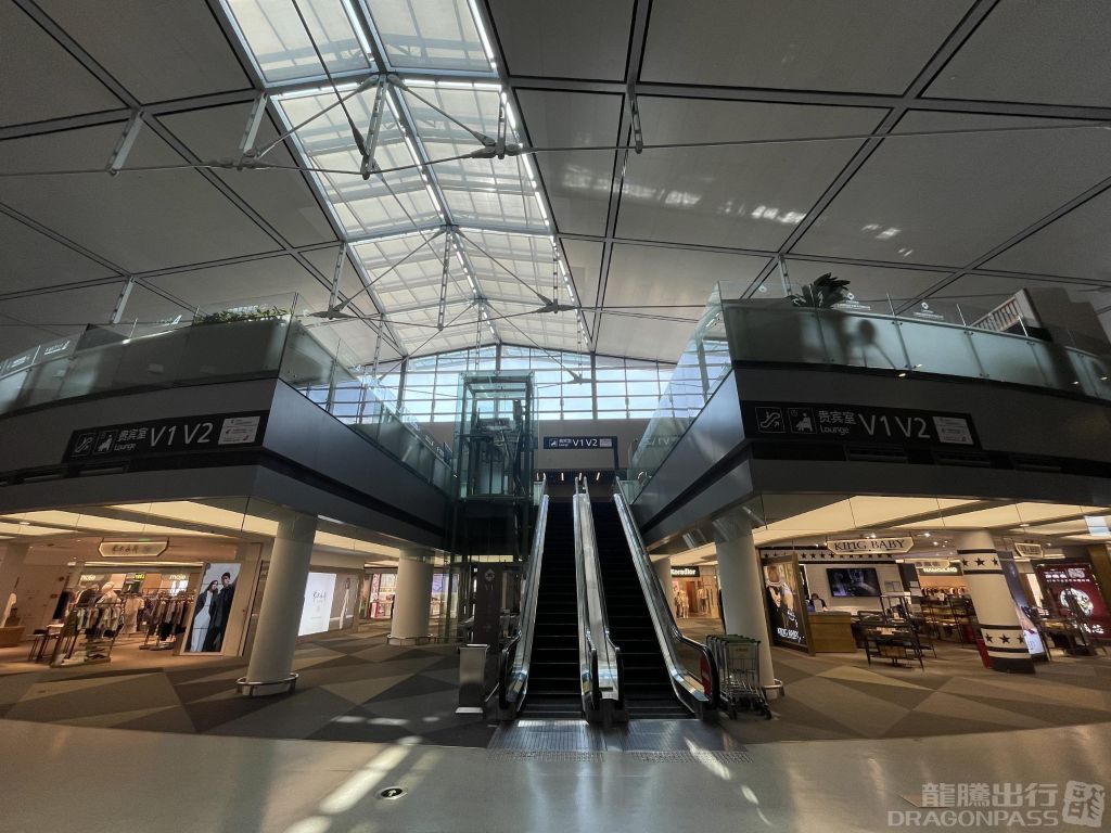 Бизнес-зал First Class Lounge V1 (T2 - Dom) в аэропорту Хунцяо (SHA)