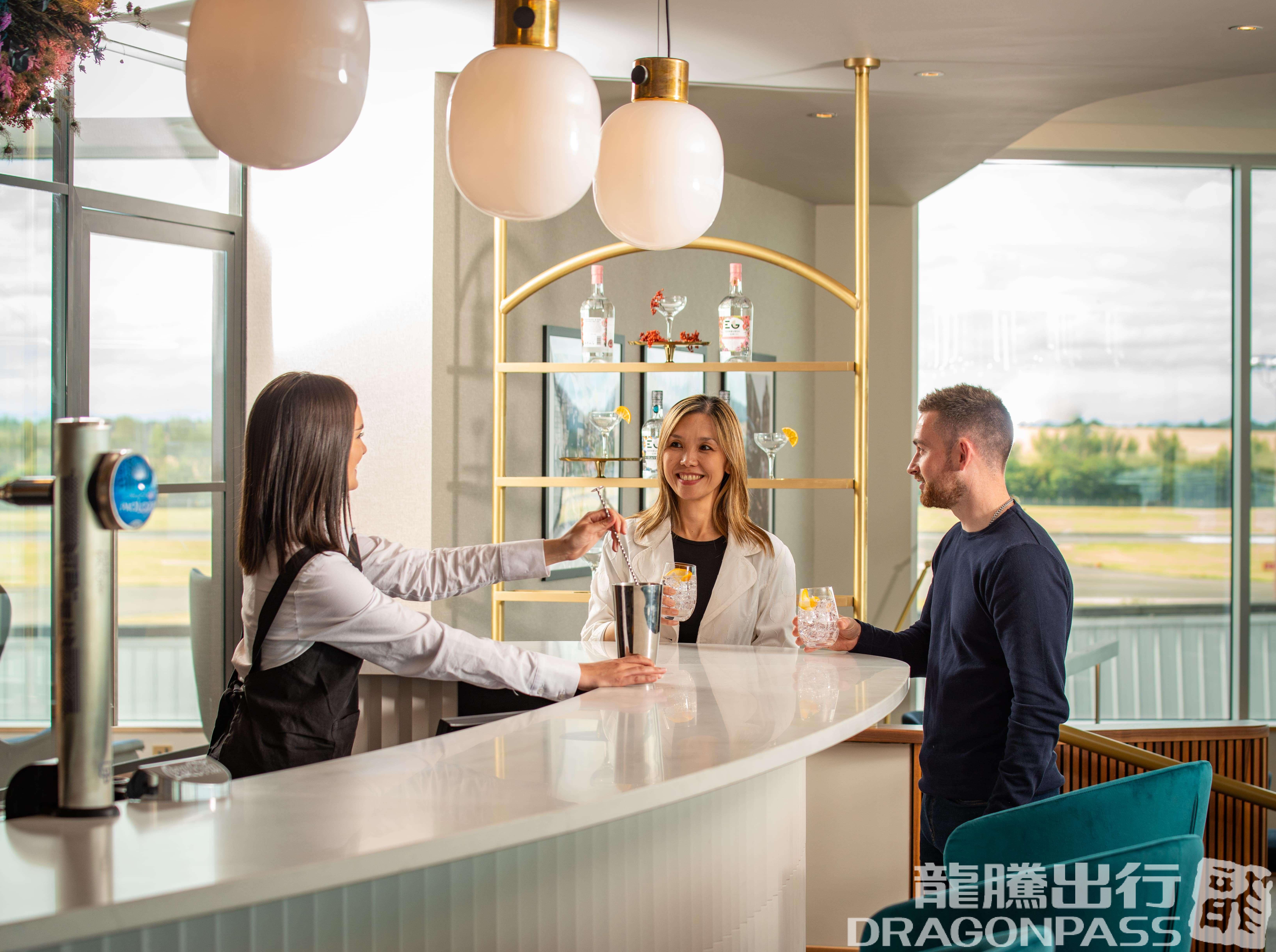 Бизнес-зал Plaza Premium Lounge в аэропорту Эдинбург (EDI)