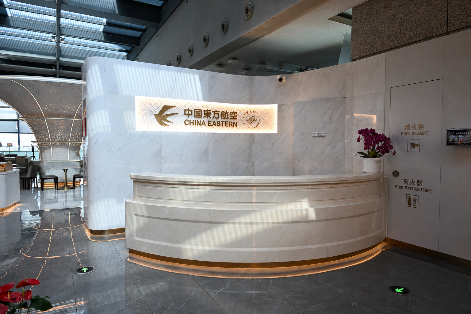 Бизнес-зал 东航V28贵宾室(T2国内) в аэропорту Хунцяо (SHA)