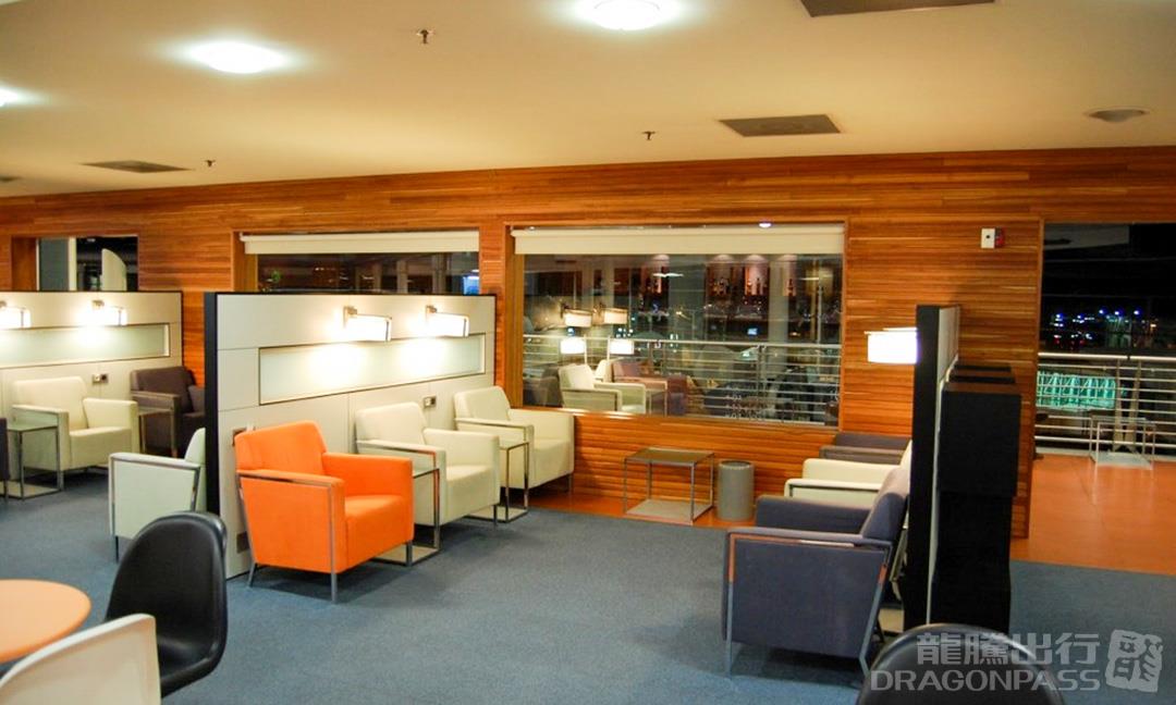 Бизнес-зал Airport Lounge в аэропорту Франсишку Са Карнейру (OPO)