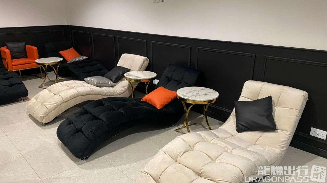 Бизнес-зал The Lounge в аэропорту Роберт Габриел Магб (HRE)