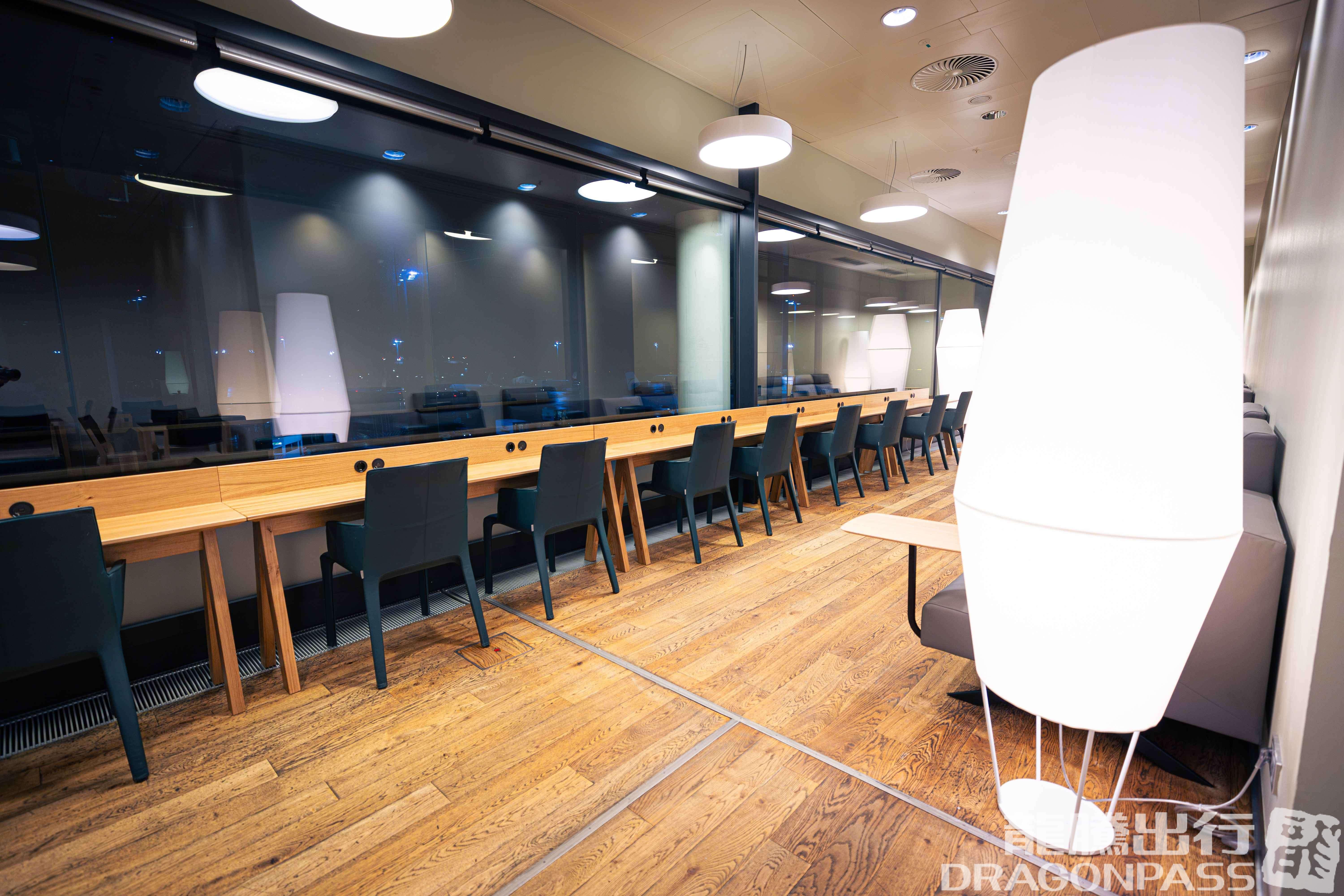 Бизнес-зал Austrian Business Lounge (Schengen) в аэропорту Швехат (VIE)