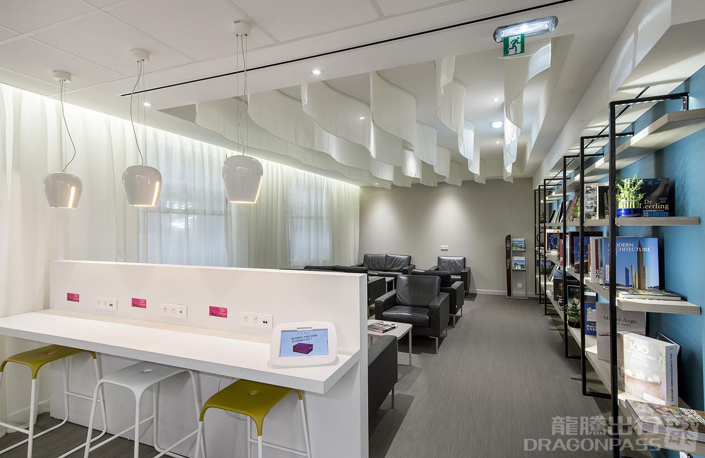 Бизнес-зал The Library Lounge в аэропорту Кот д'Азур (NCE)