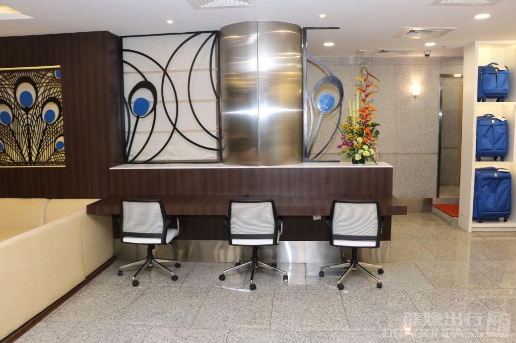 Бизнес-зал Aviserv Lounge (East Wing) в аэропорту Чатрапати Шиваджи (BOM)