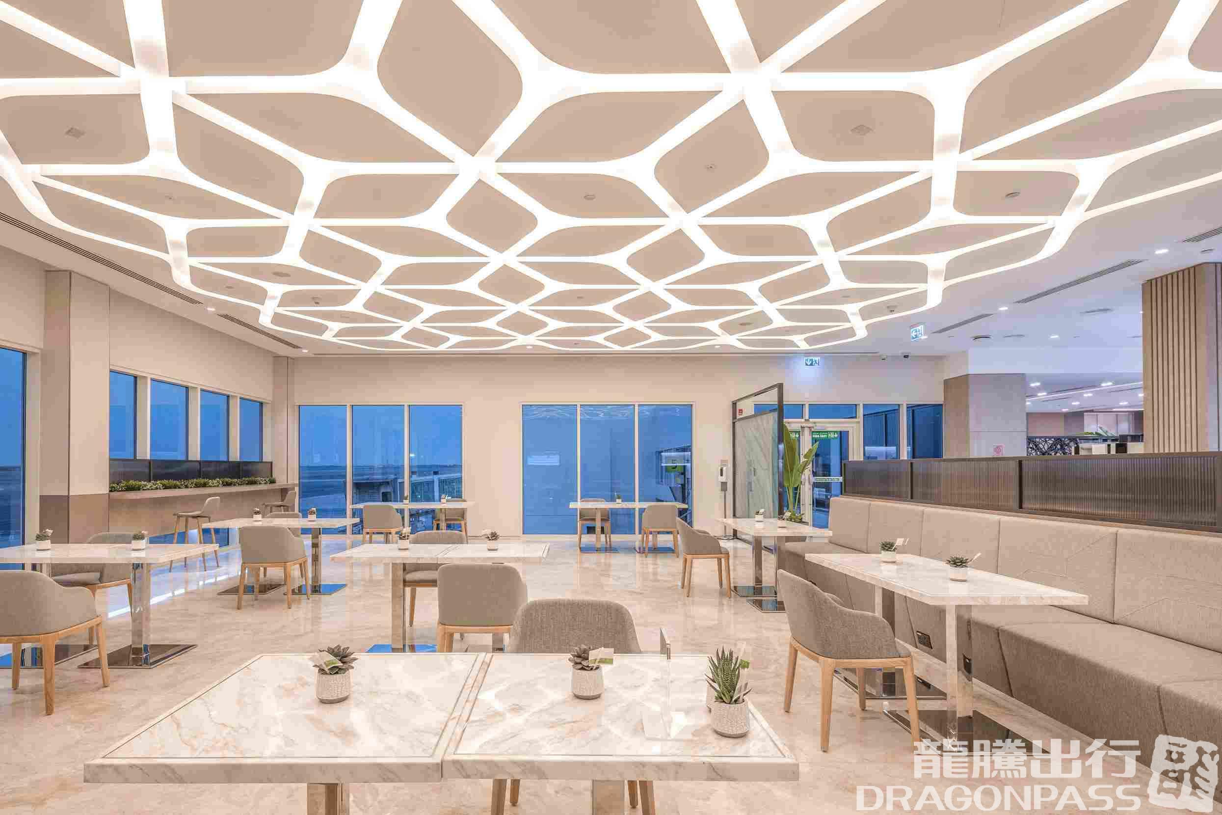 Бизнес-зал The Lounge в аэропорту Шарджа (SHJ)