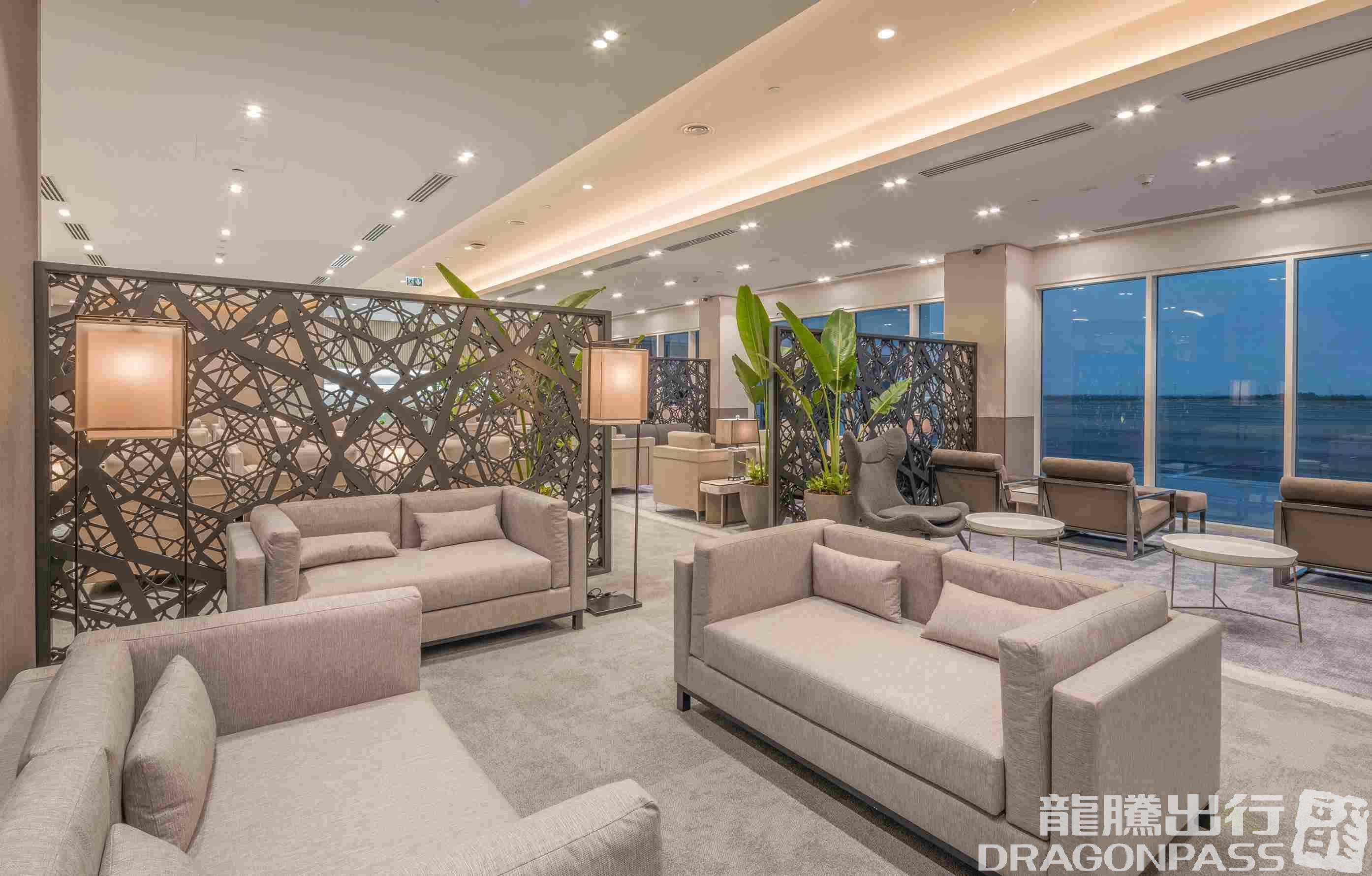 Бизнес-зал The Lounge в аэропорту Шарджа (SHJ)
