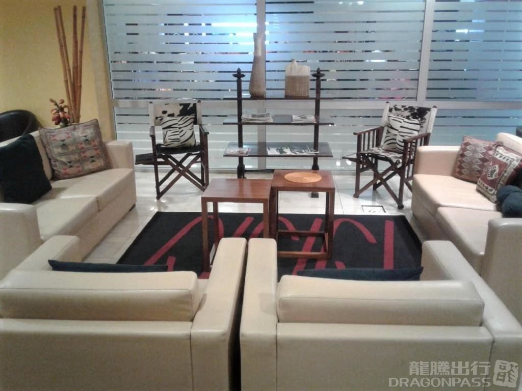 Бизнес-зал Pall Lounge в аэропорту Кватро де Феверейро (LAD)