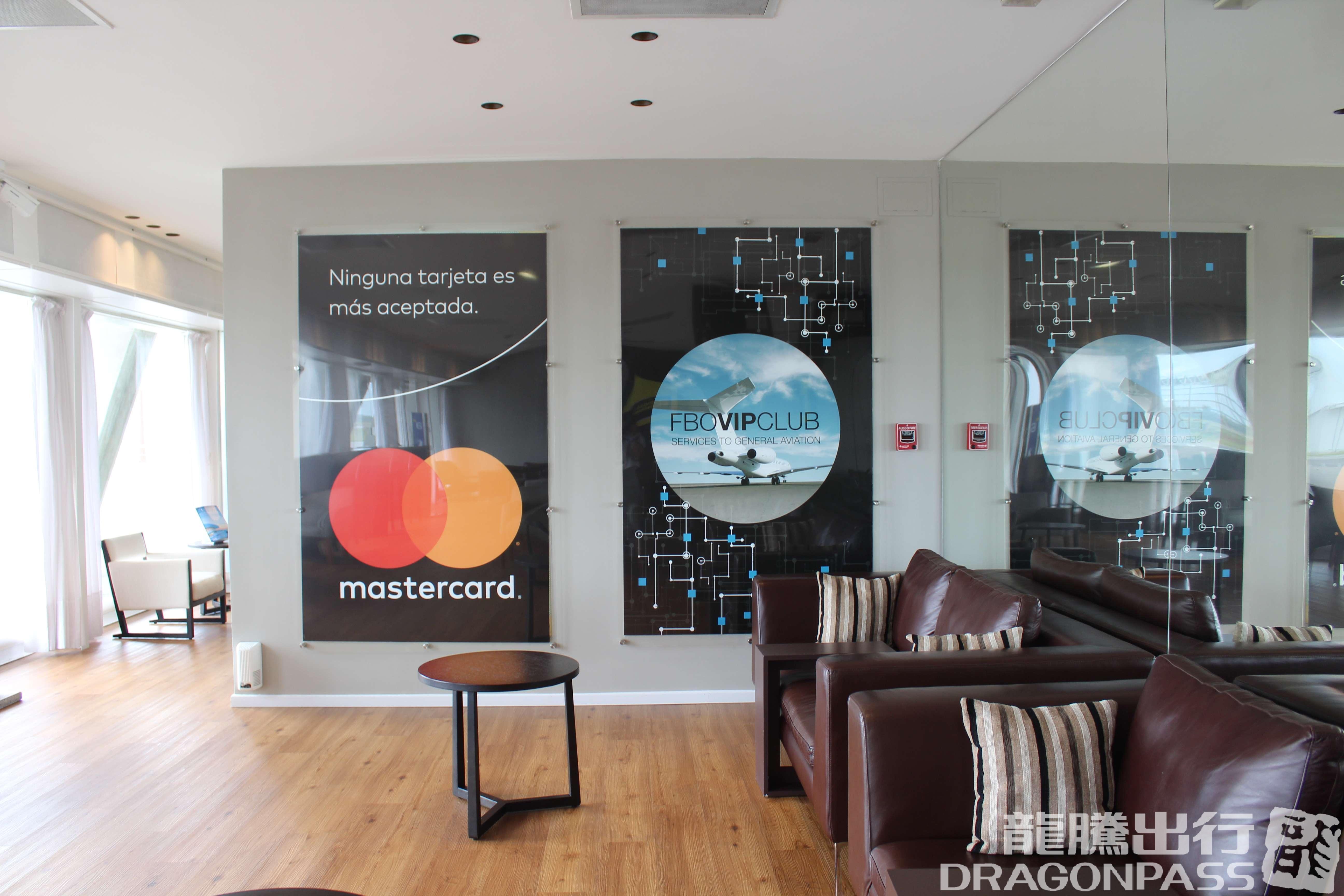 Бизнес-зал Aeropuertos VIP Club в аэропорту Капитан де Корбета Карлос Курбело (PDP)