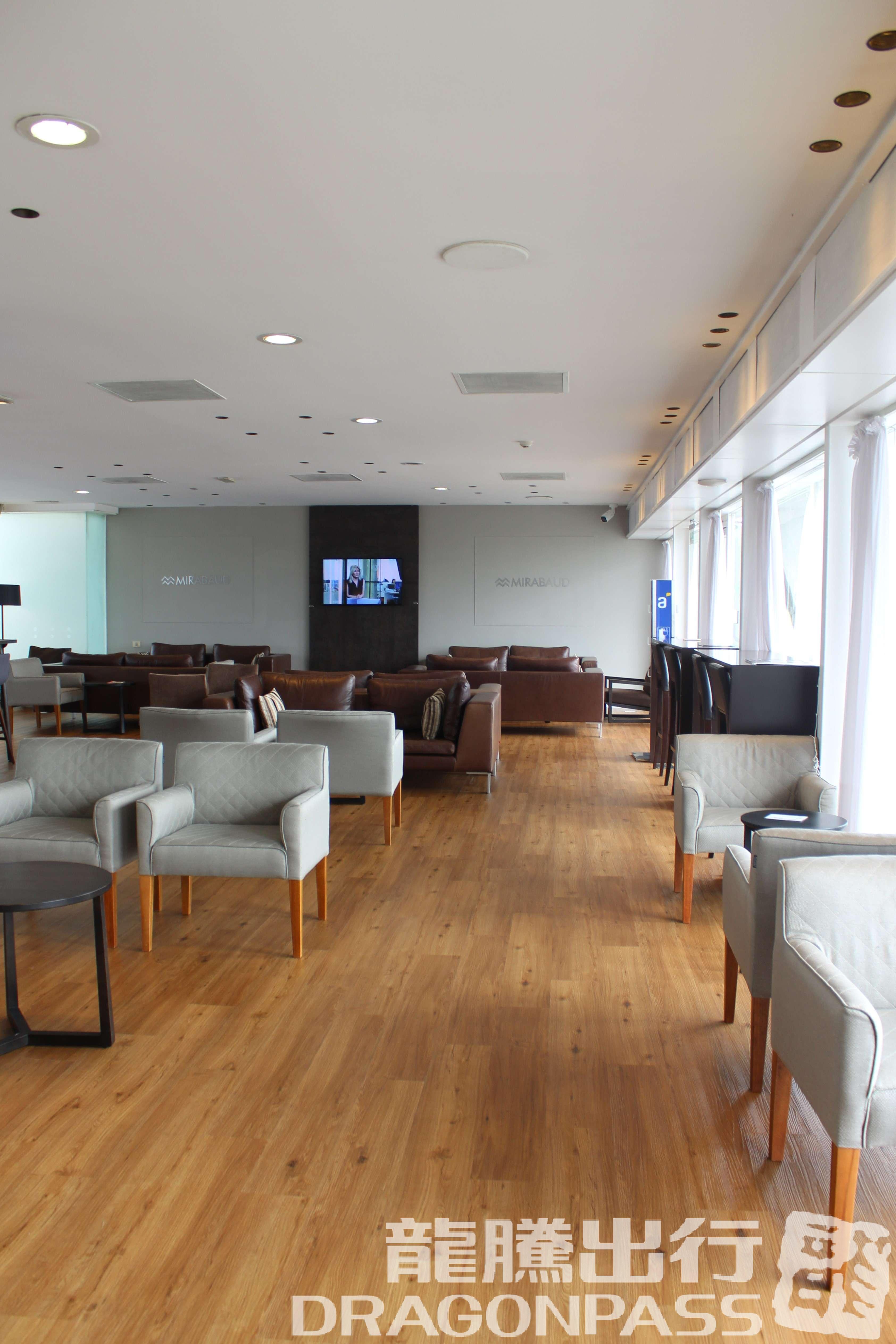 Бизнес-зал Aeropuertos VIP Club в аэропорту Капитан де Корбета Карлос Курбело (PDP)