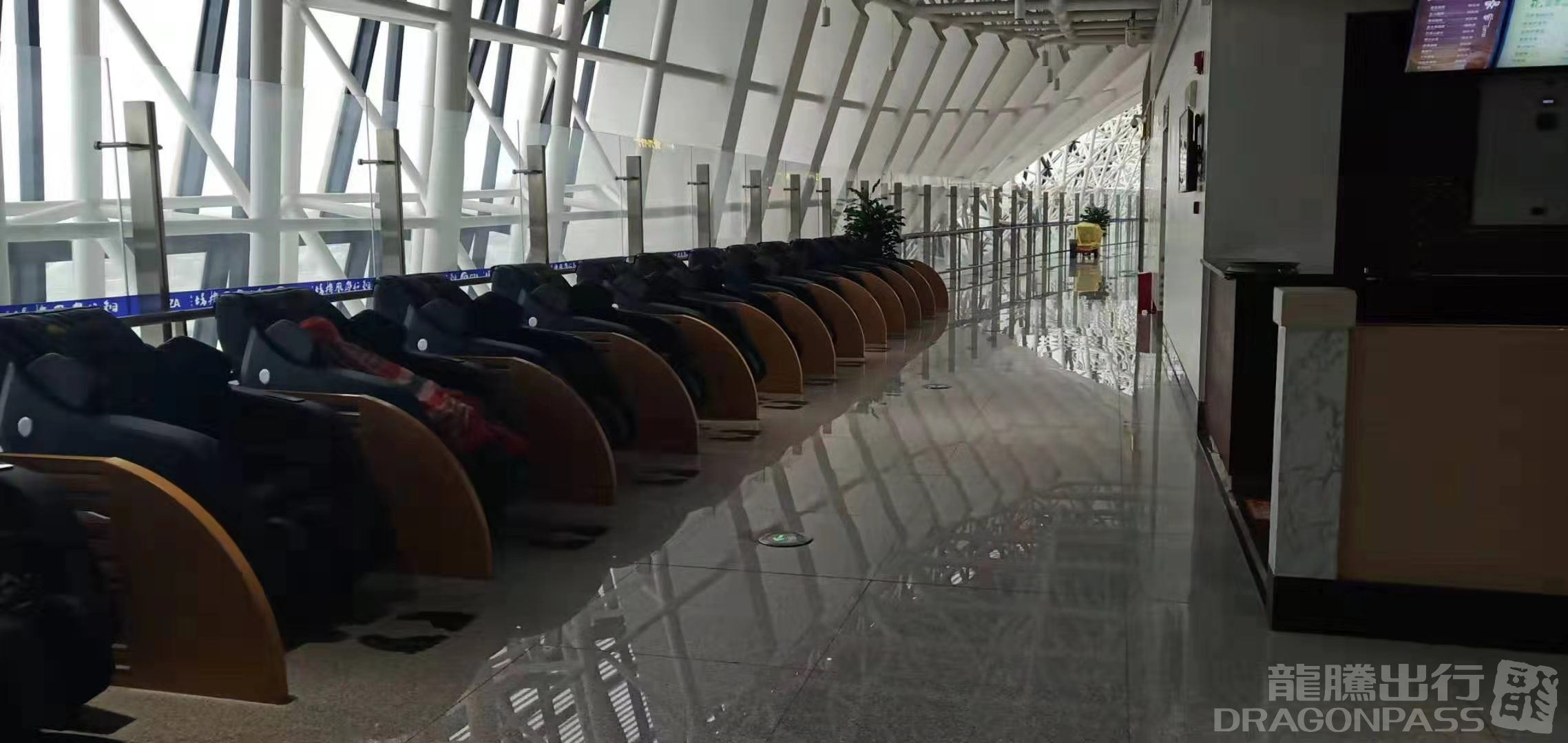 Бизнес-зал First Class Lounge в аэропорту Аэропорт Тунжэнь (TEN)