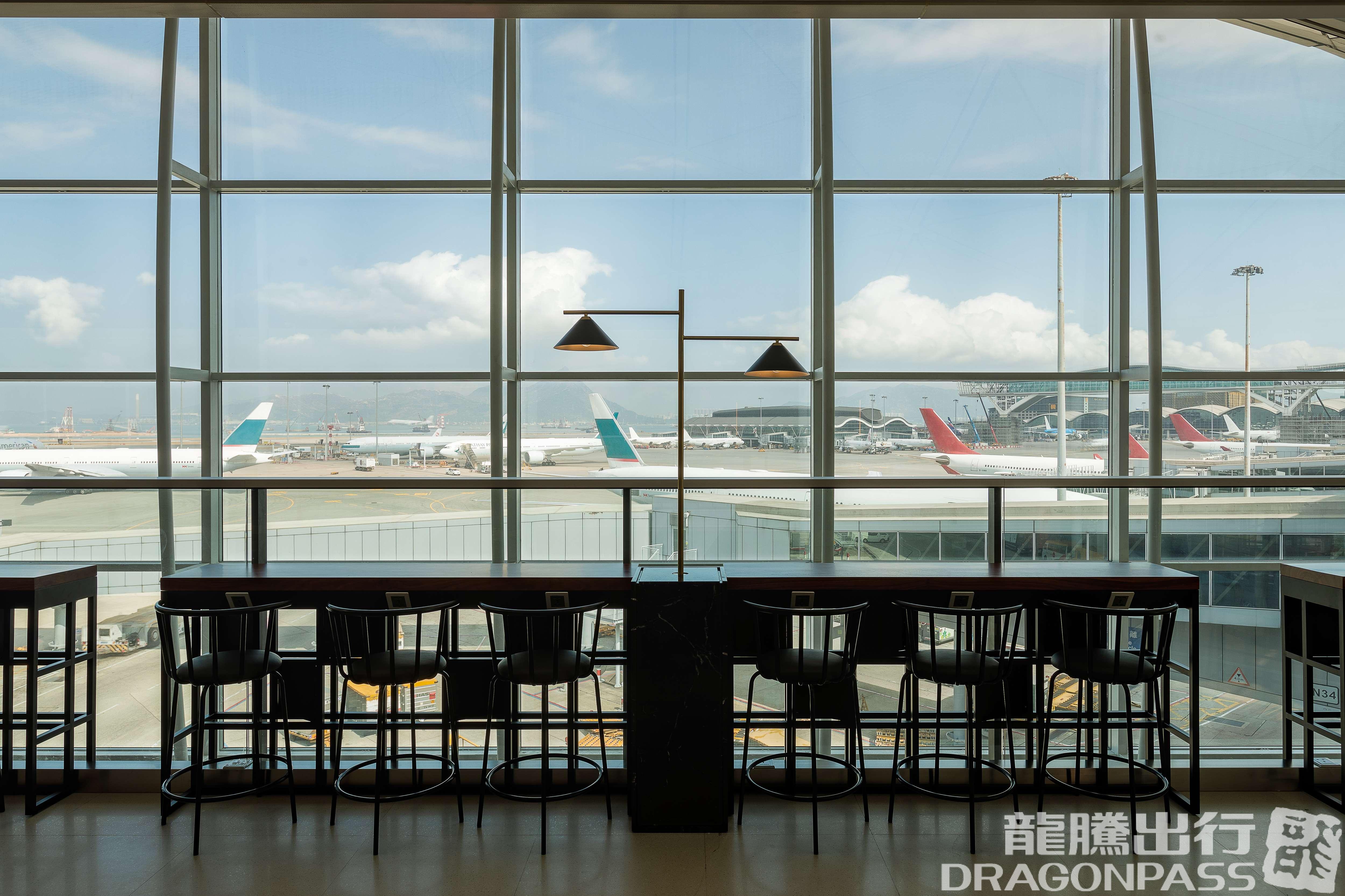 Бизнес-зал Plaza Premium Lounge (Gate 60) в аэропорту Гонконг (HKG)