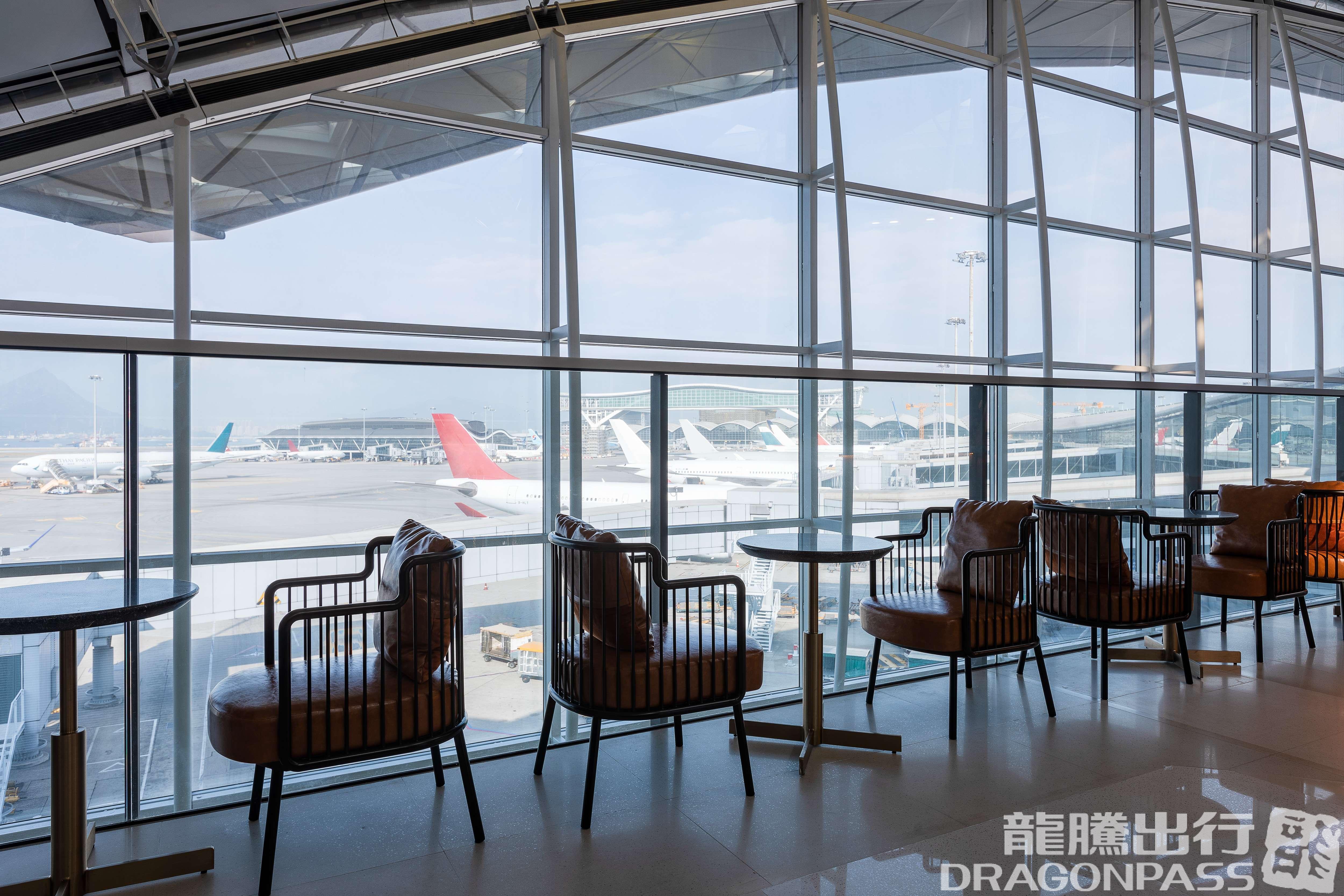 Бизнес-зал Plaza Premium Lounge (Gate 60) в аэропорту Гонконг (HKG)