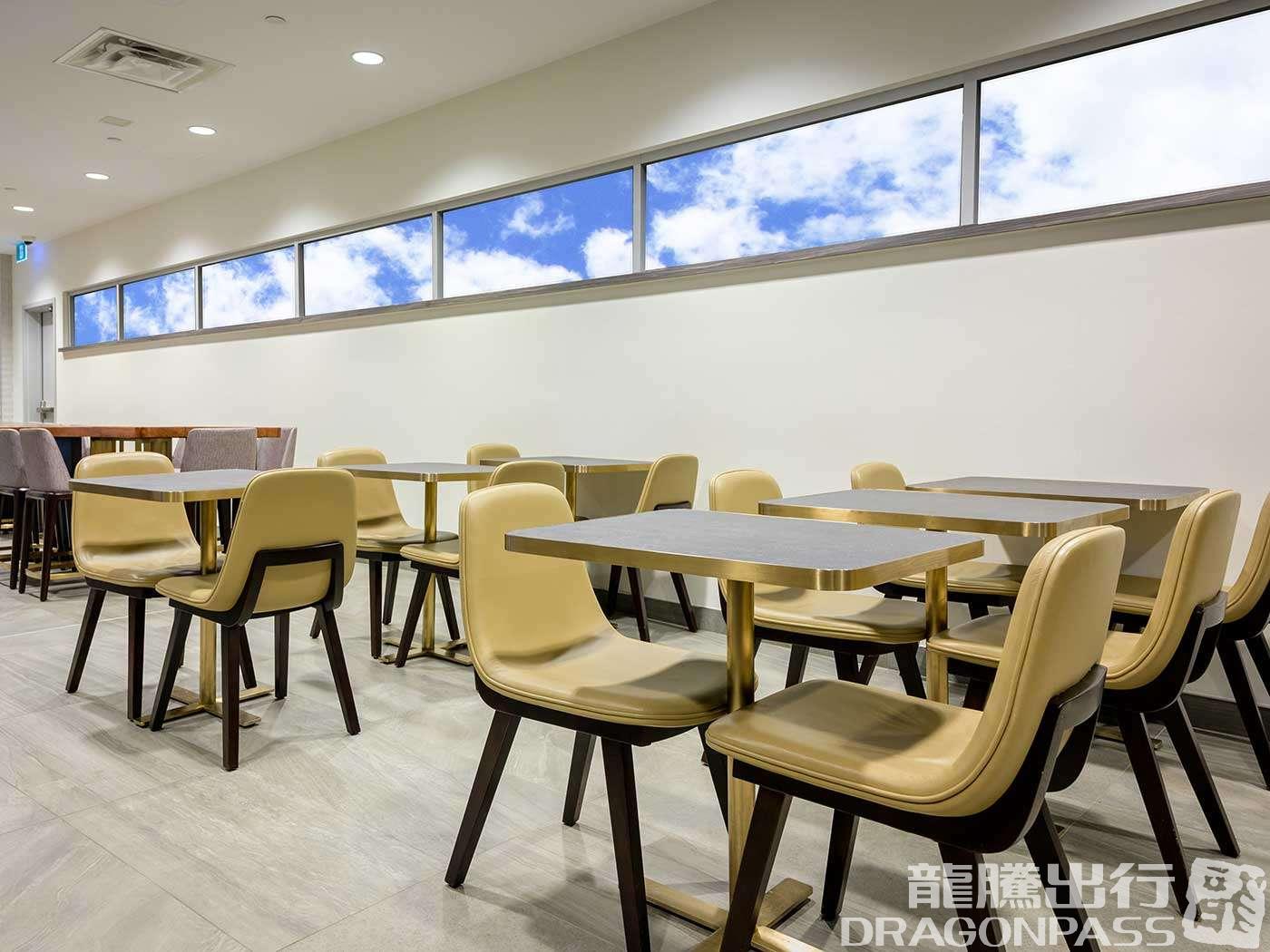 Бизнес-зал Plaza Premium Lounge (US Transborder) в аэропорту Торонто (YYZ)