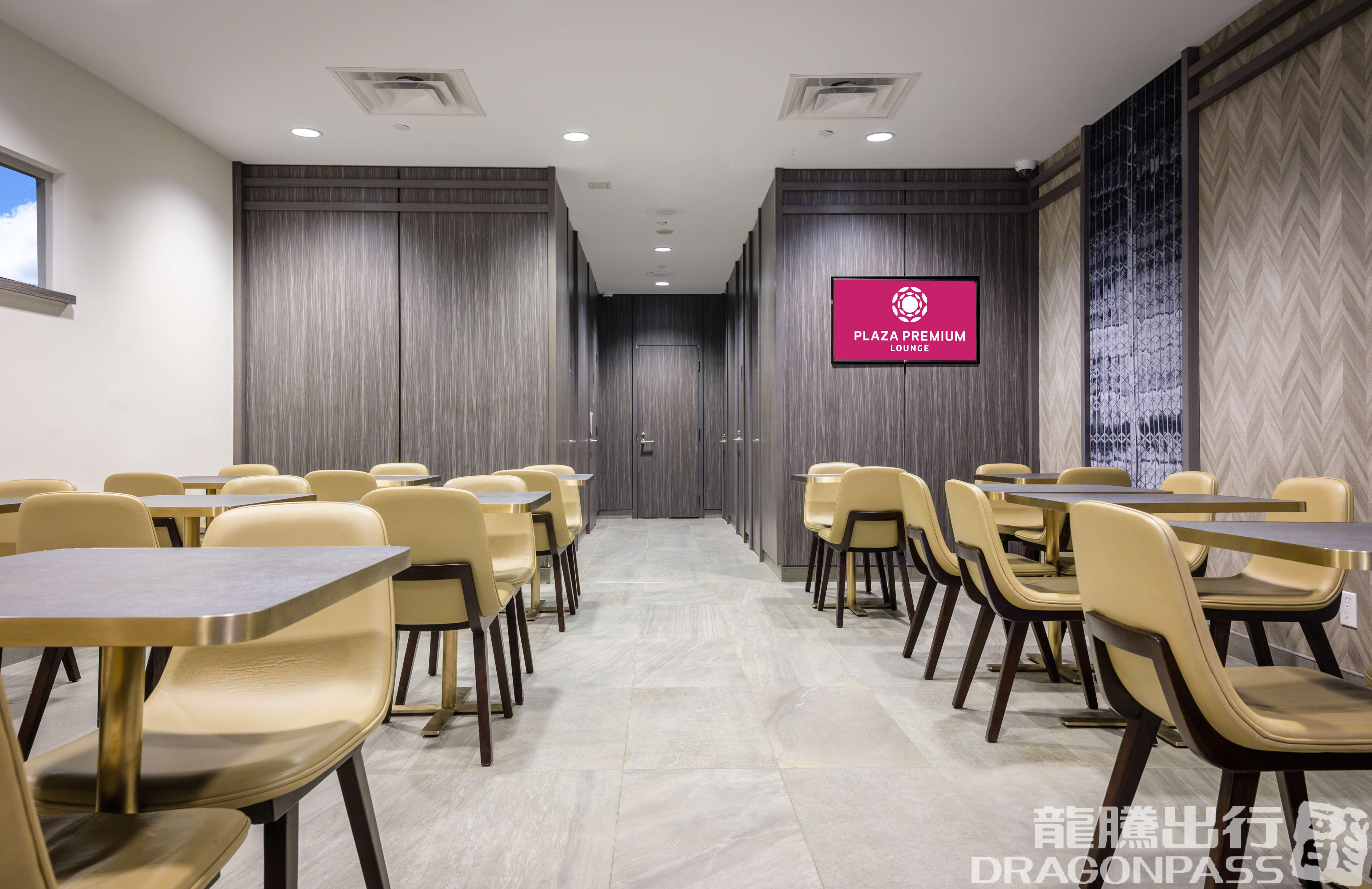 Бизнес-зал Plaza Premium Lounge (US Transborder) в аэропорту Торонто (YYZ)