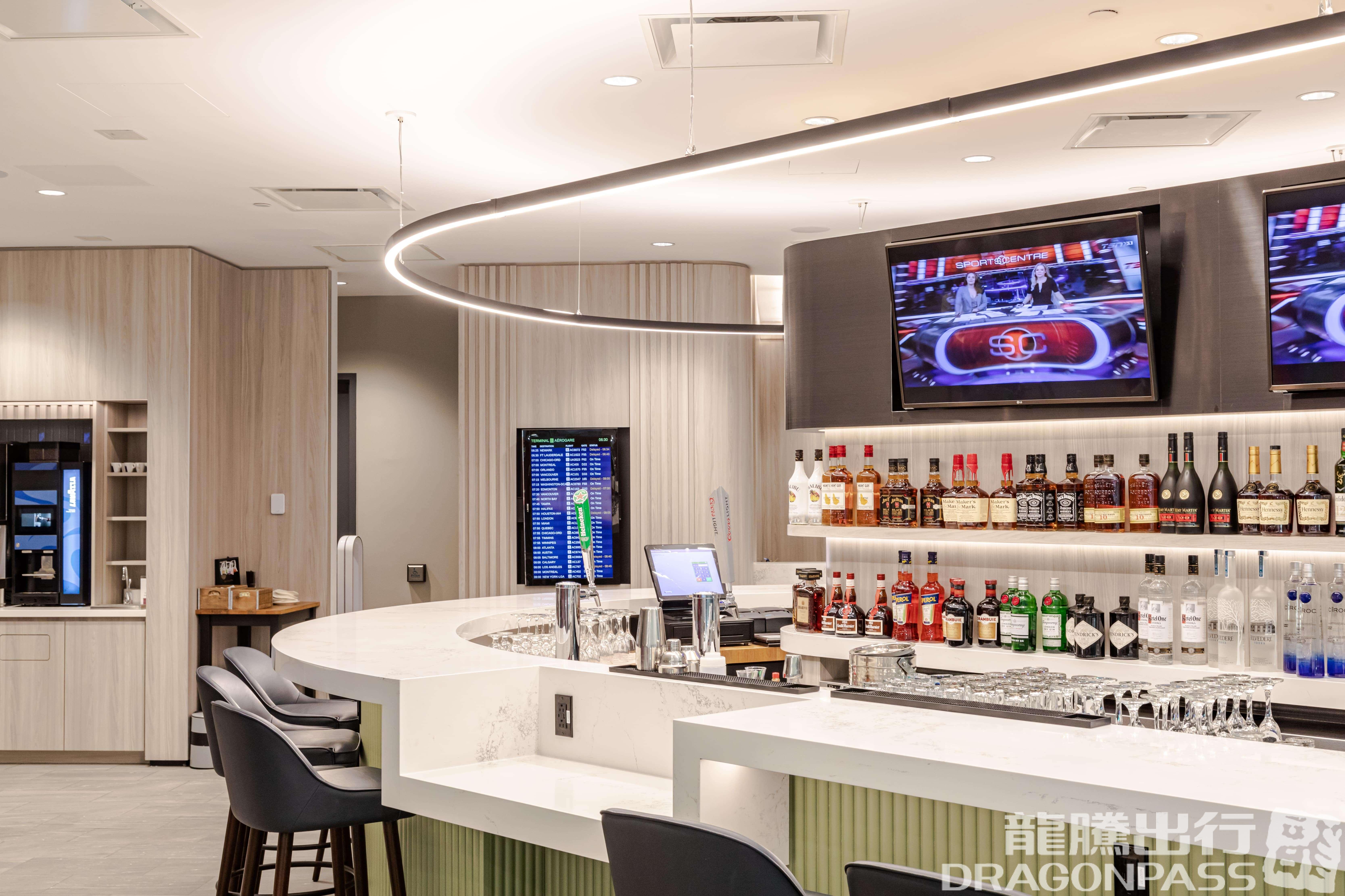 Бизнес-зал Plaza Premium Lounge (Domestic) в аэропорту Торонто (YYZ)