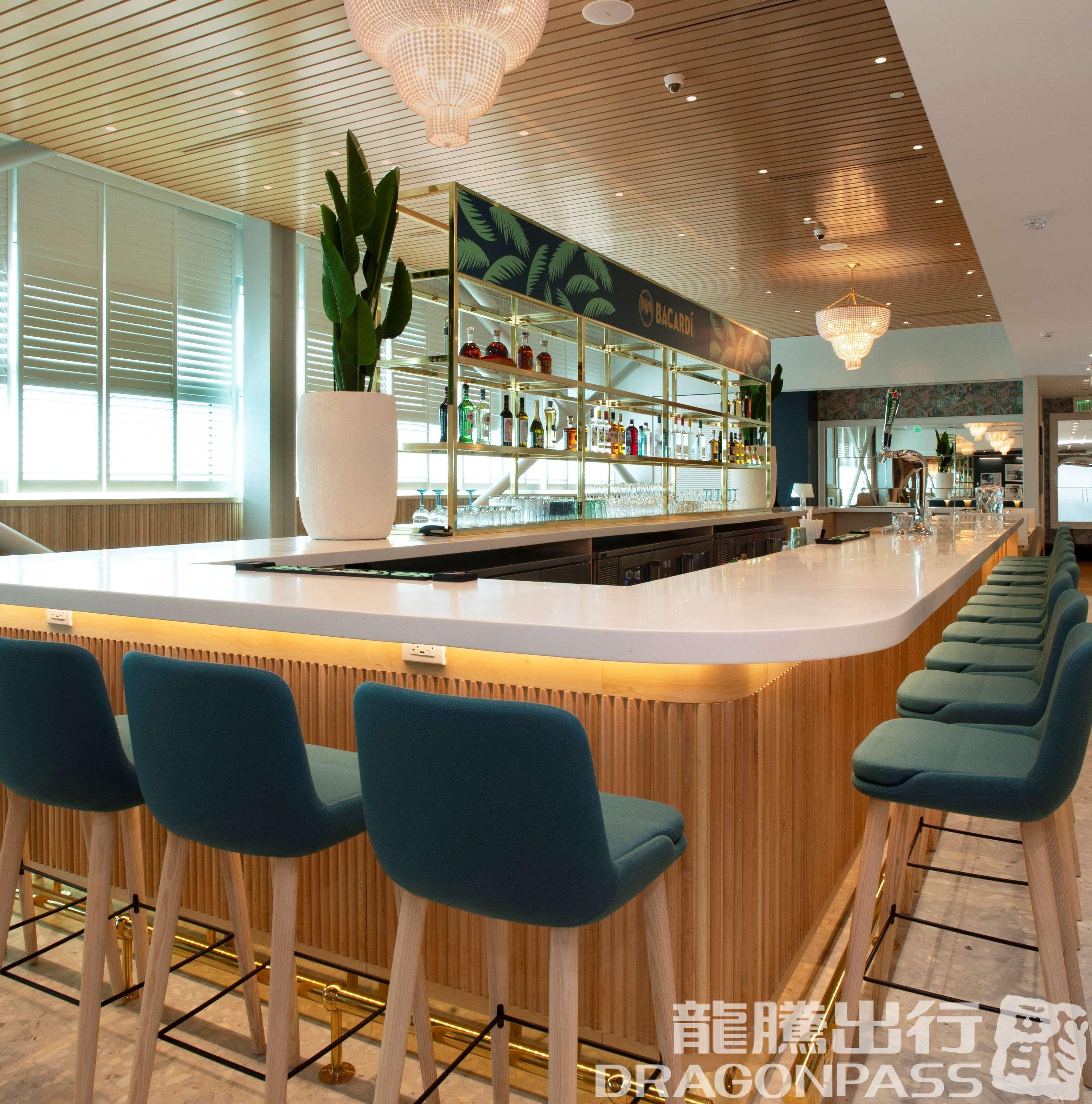 Бизнес-зал Primeclass Lounge в аэропорту Л.Ф. Уэйд (BDA)