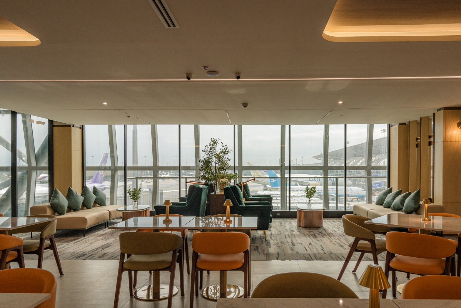 Бизнес-зал The Coral Finest Business Class Lounge (Cosmo) в аэропорту Суварнабхуми (BKK)