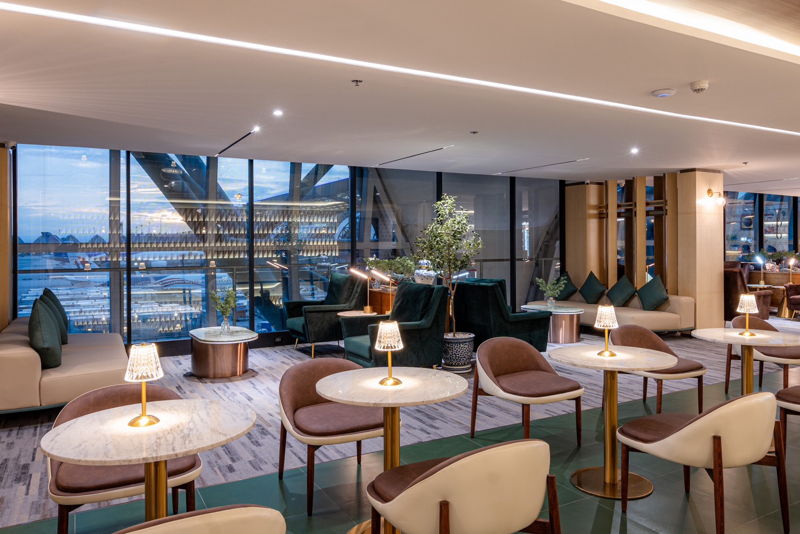 Бизнес-зал The Coral Finest Business Class Lounge (Cosmo) в аэропорту Суварнабхуми (BKK)