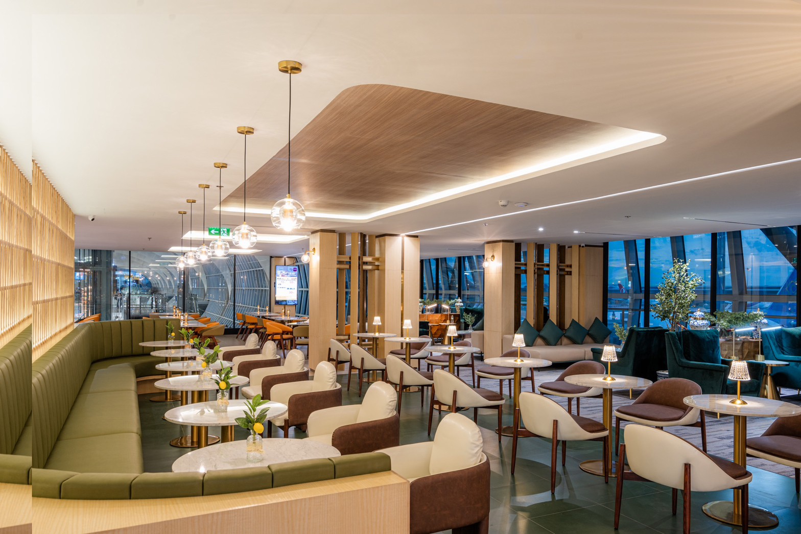 Бизнес-зал The Coral Finest Business Class Lounge (Cosmo) в аэропорту Суварнабхуми (BKK)