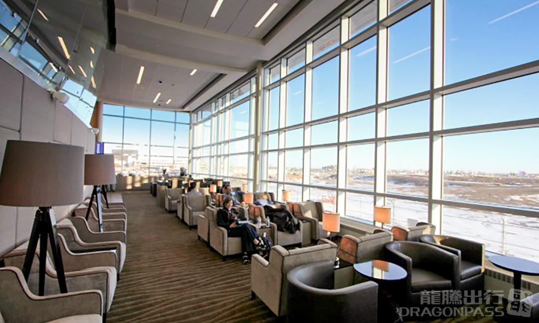 Бизнес-зал Plaza Premium Lounge (Non-US Departures) в аэропорту Эдмонтон (YEG)