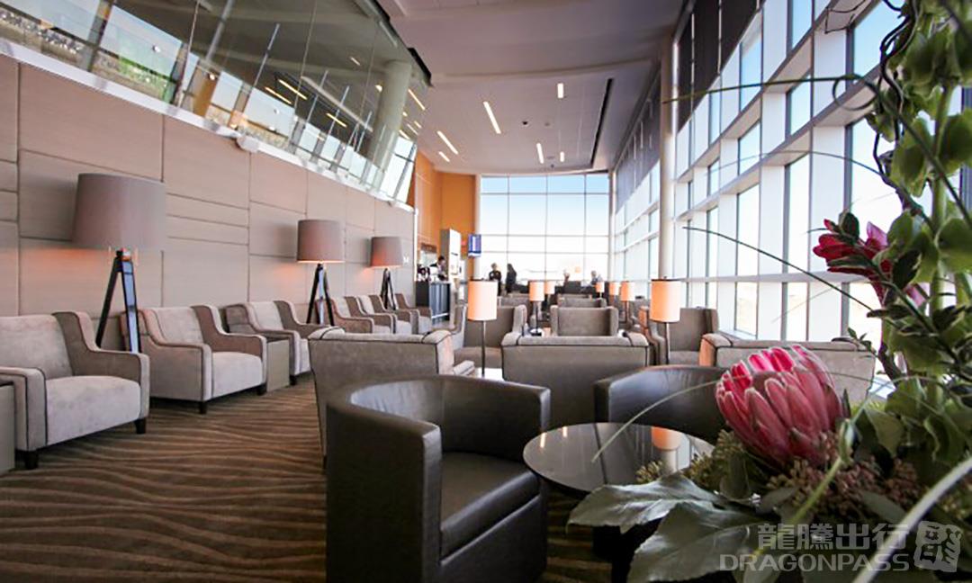 Бизнес-зал Plaza Premium Lounge (Non-US Departures) в аэропорту Эдмонтон (YEG)