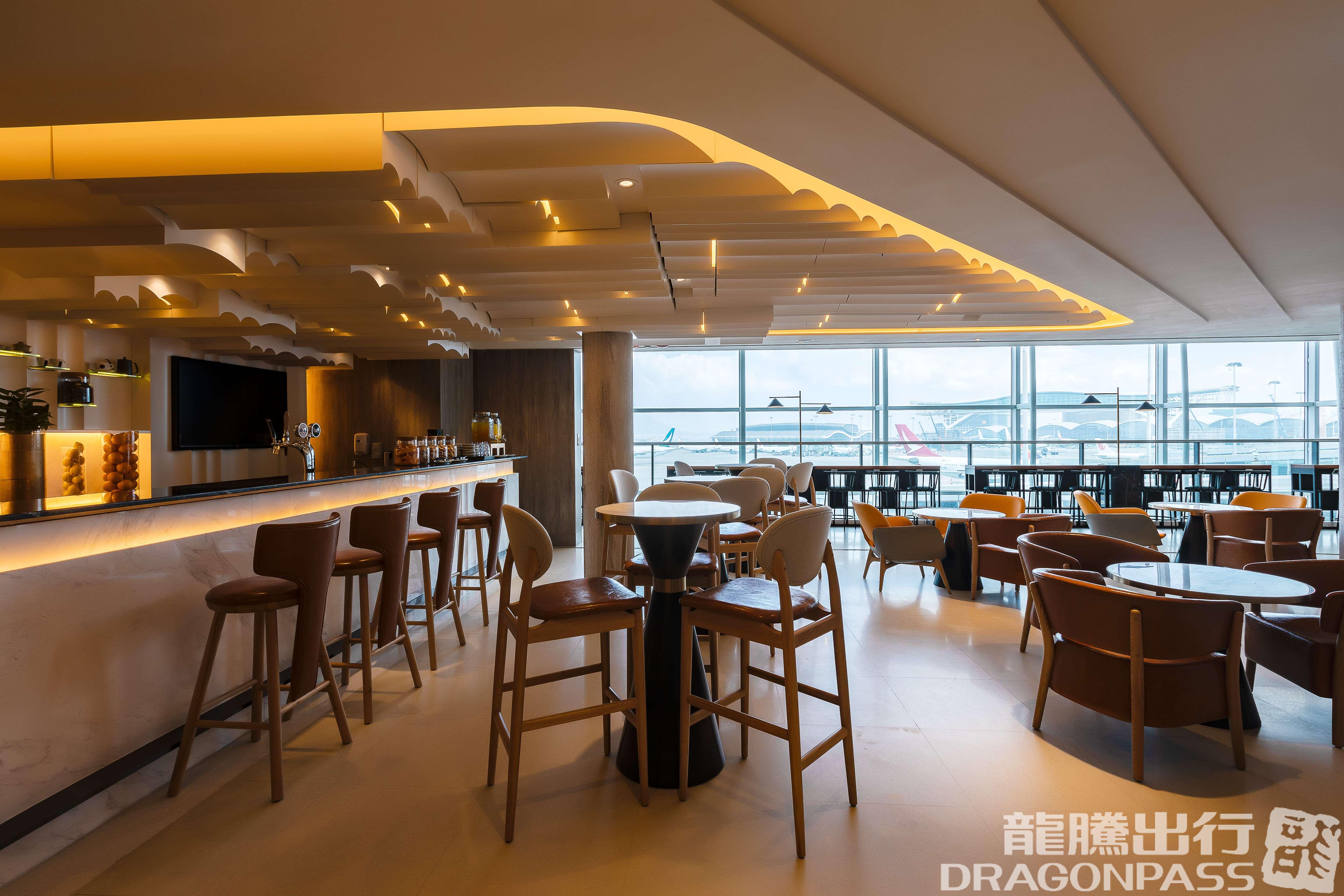 Бизнес-зал Plaza Premium Lounge (Gate 60) в аэропорту Гонконг (HKG)