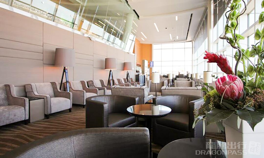 Бизнес-зал Plaza Premium Lounge (US Departures) в аэропорту Эдмонтон (YEG)
