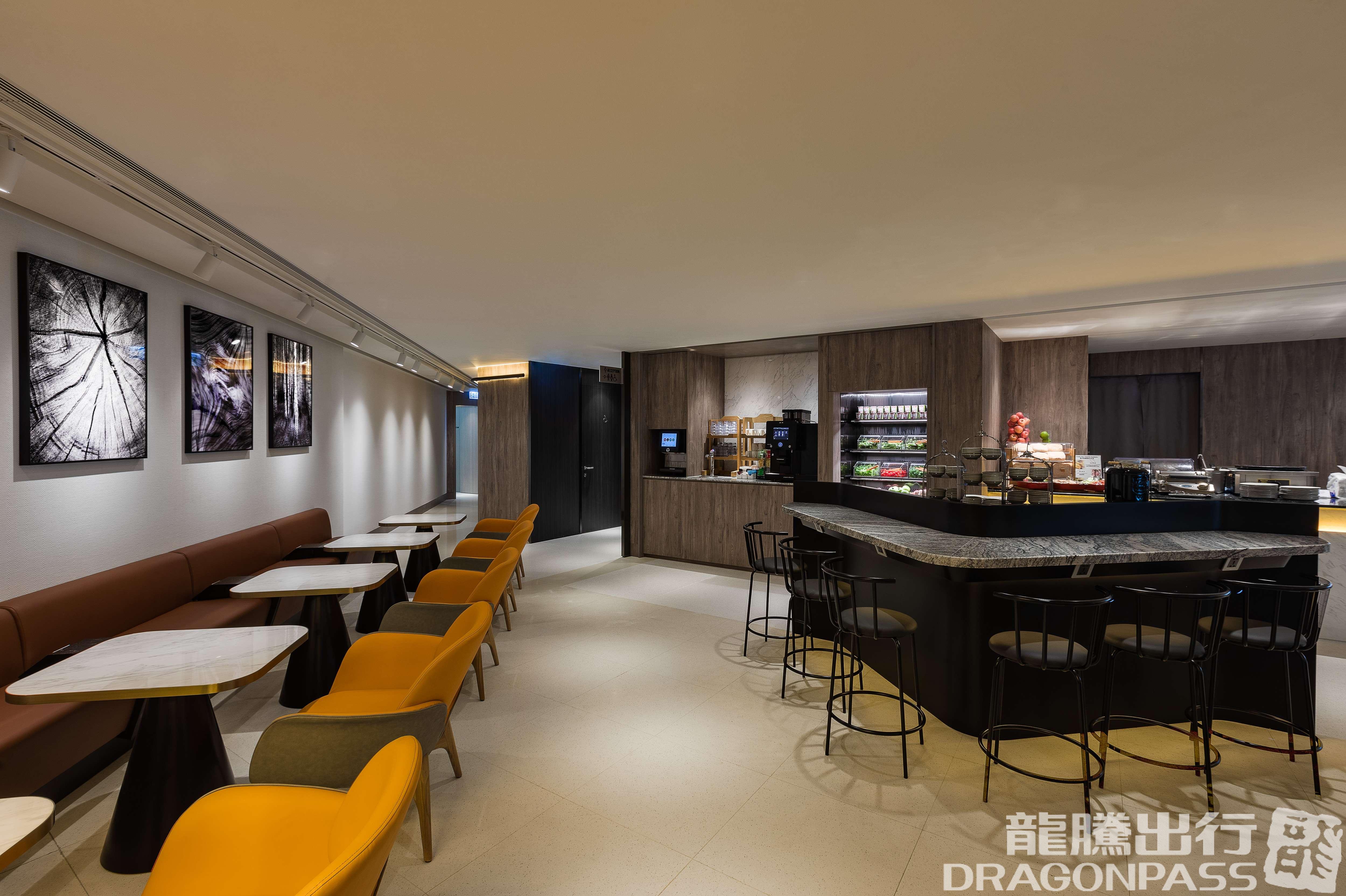 Бизнес-зал Plaza Premium Lounge (Gate 60) в аэропорту Гонконг (HKG)