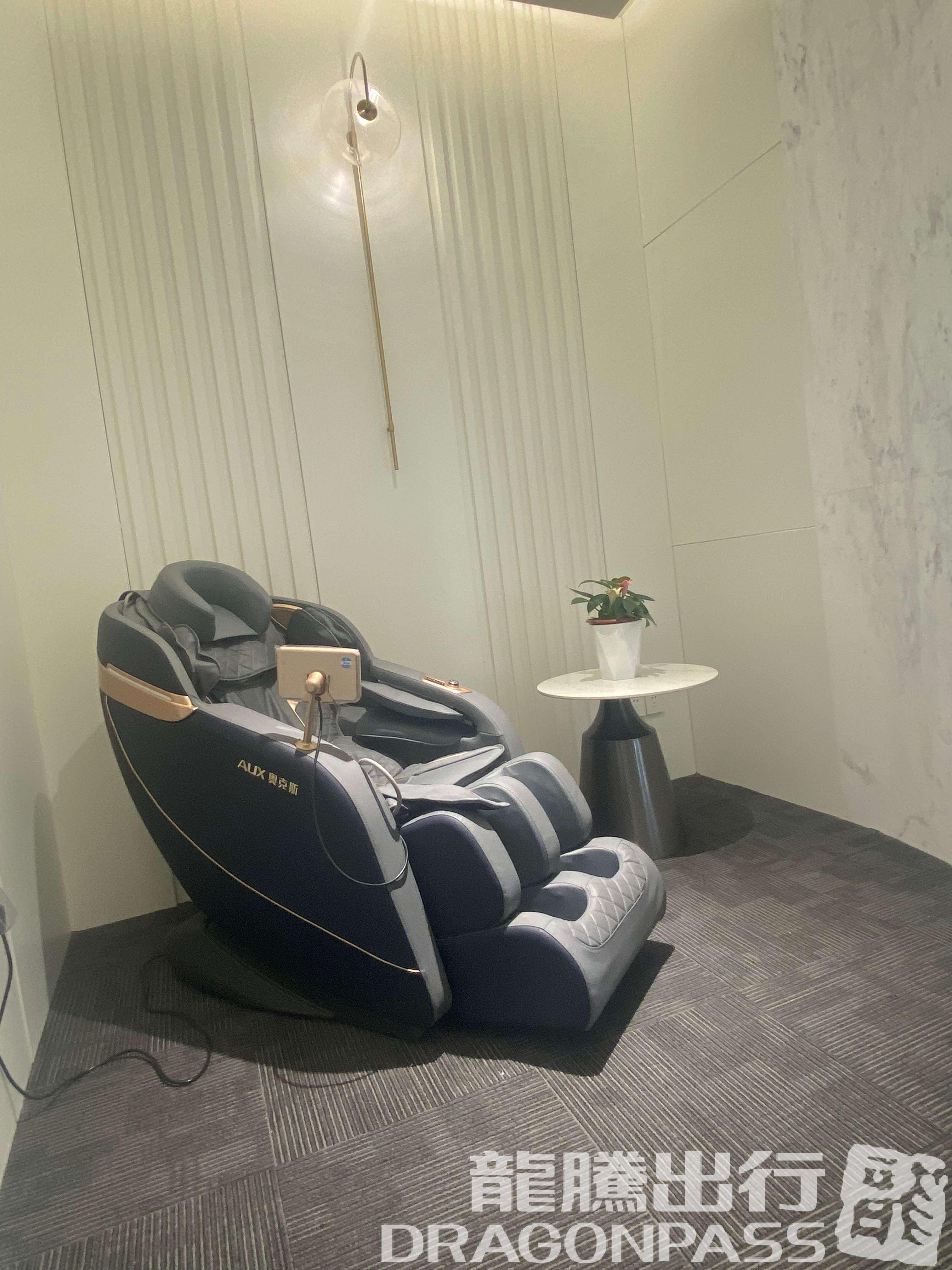 Бизнес-зал First Class Lounge No.6 (T2 Dom) в аэропорту Хух-Хото Байта (HET)