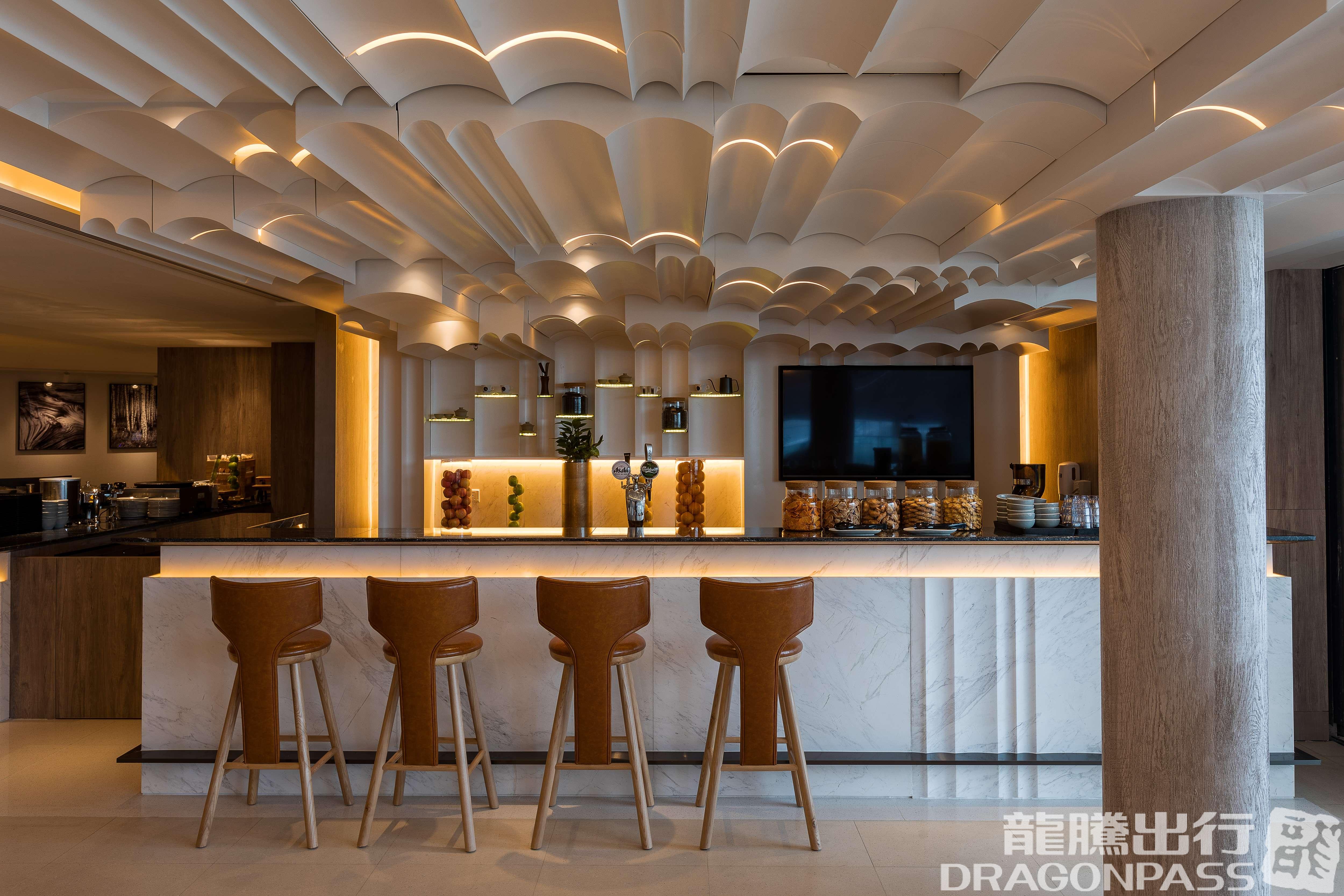 Бизнес-зал Plaza Premium Lounge (Gate 60) в аэропорту Гонконг (HKG)