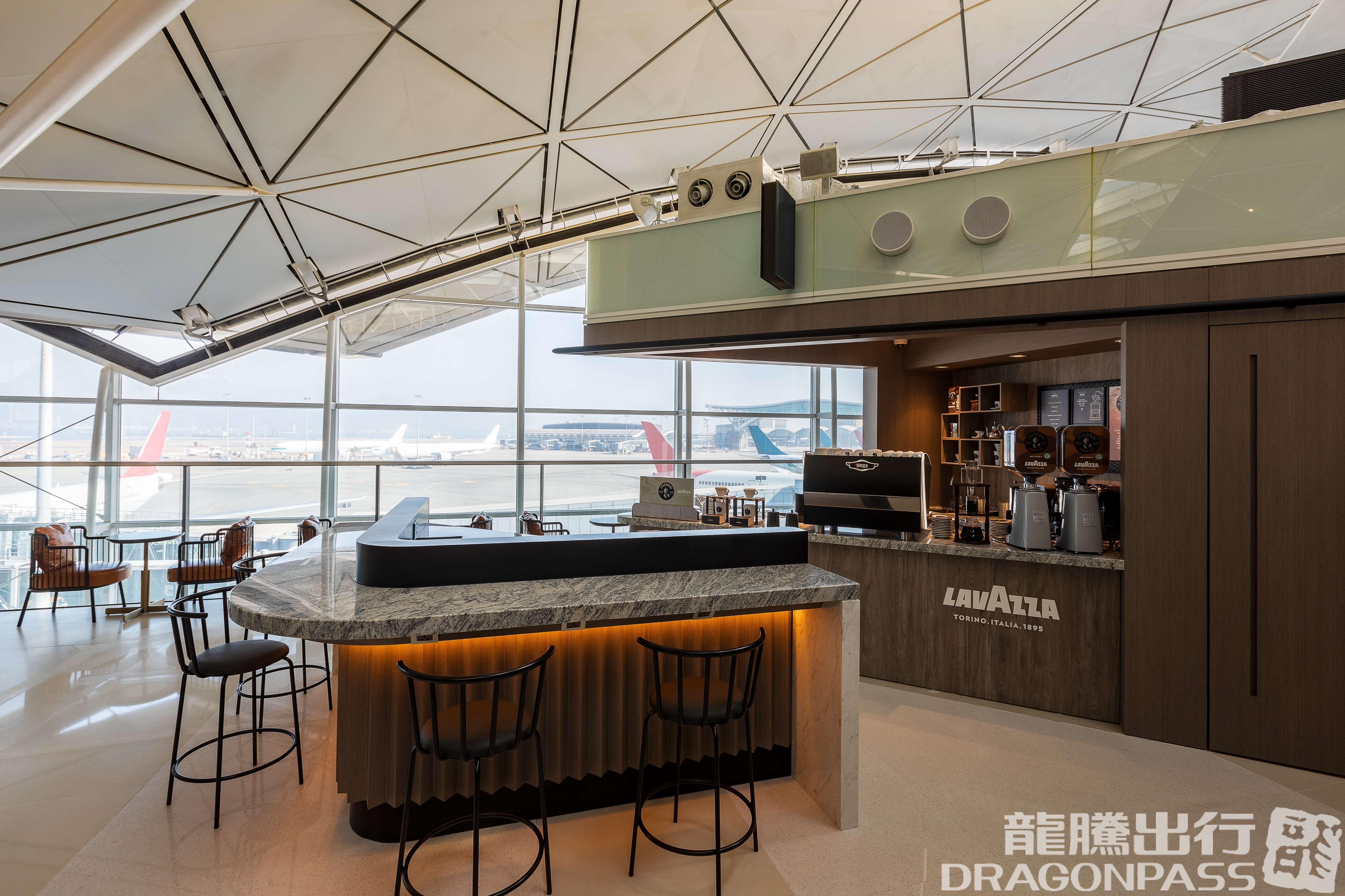Бизнес-зал Plaza Premium Lounge (Gate 60) в аэропорту Гонконг (HKG)