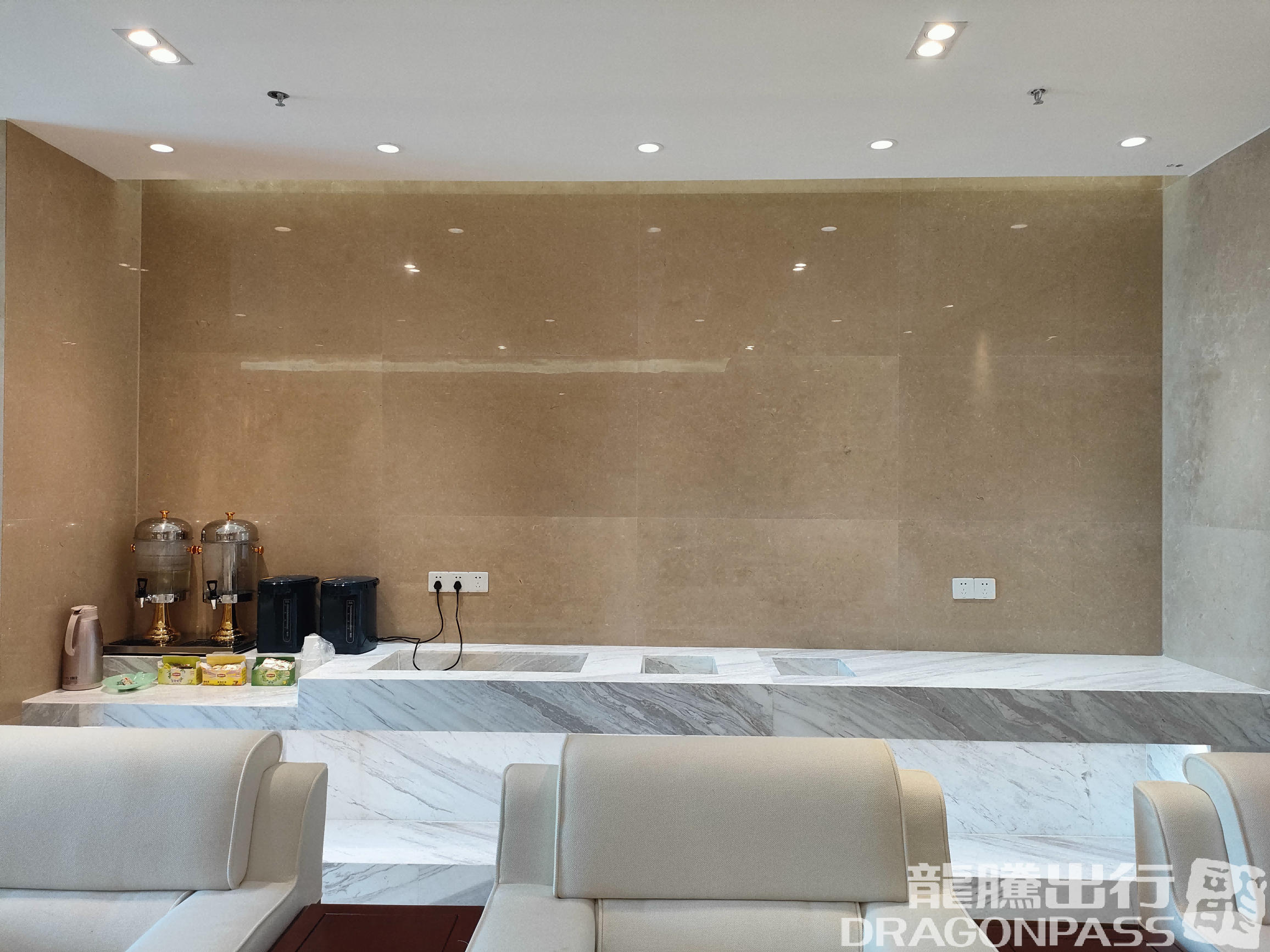 Бизнес-зал First Class Lounge (Dom) в аэропорту Аэропорт Фуянг (FUG)