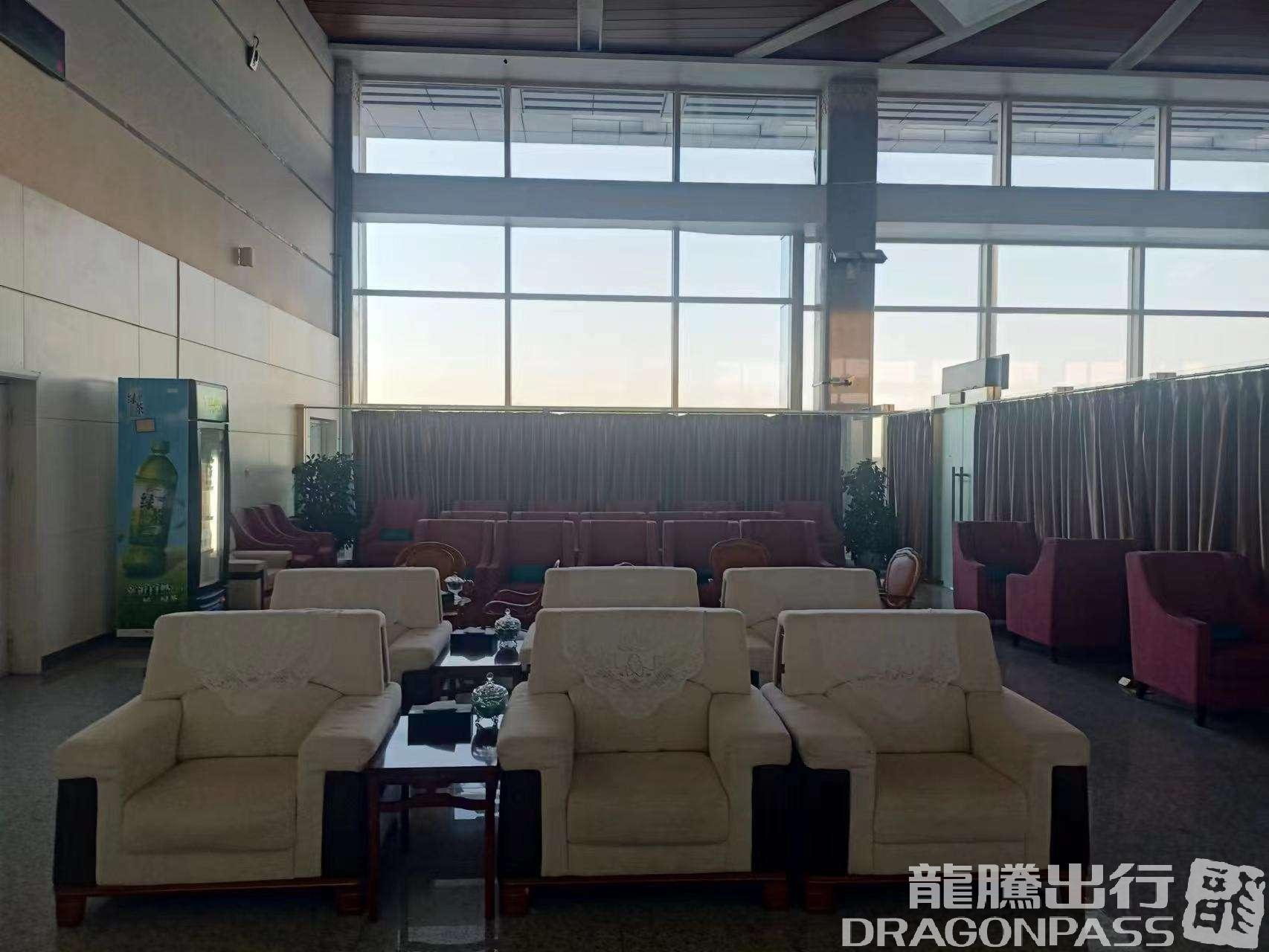 Бизнес-зал Two Cabins Gold and Silver Card Lounge (Domestic) в аэропорту Аэропорт Цици (KCA)