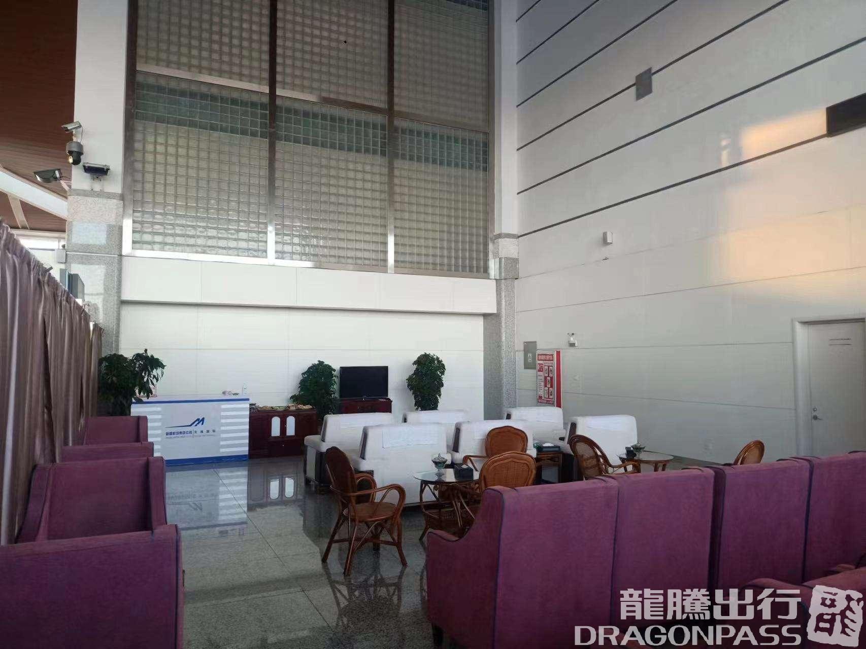 Бизнес-зал Two Cabins Gold and Silver Card Lounge (Domestic) в аэропорту Аэропорт Цици (KCA)