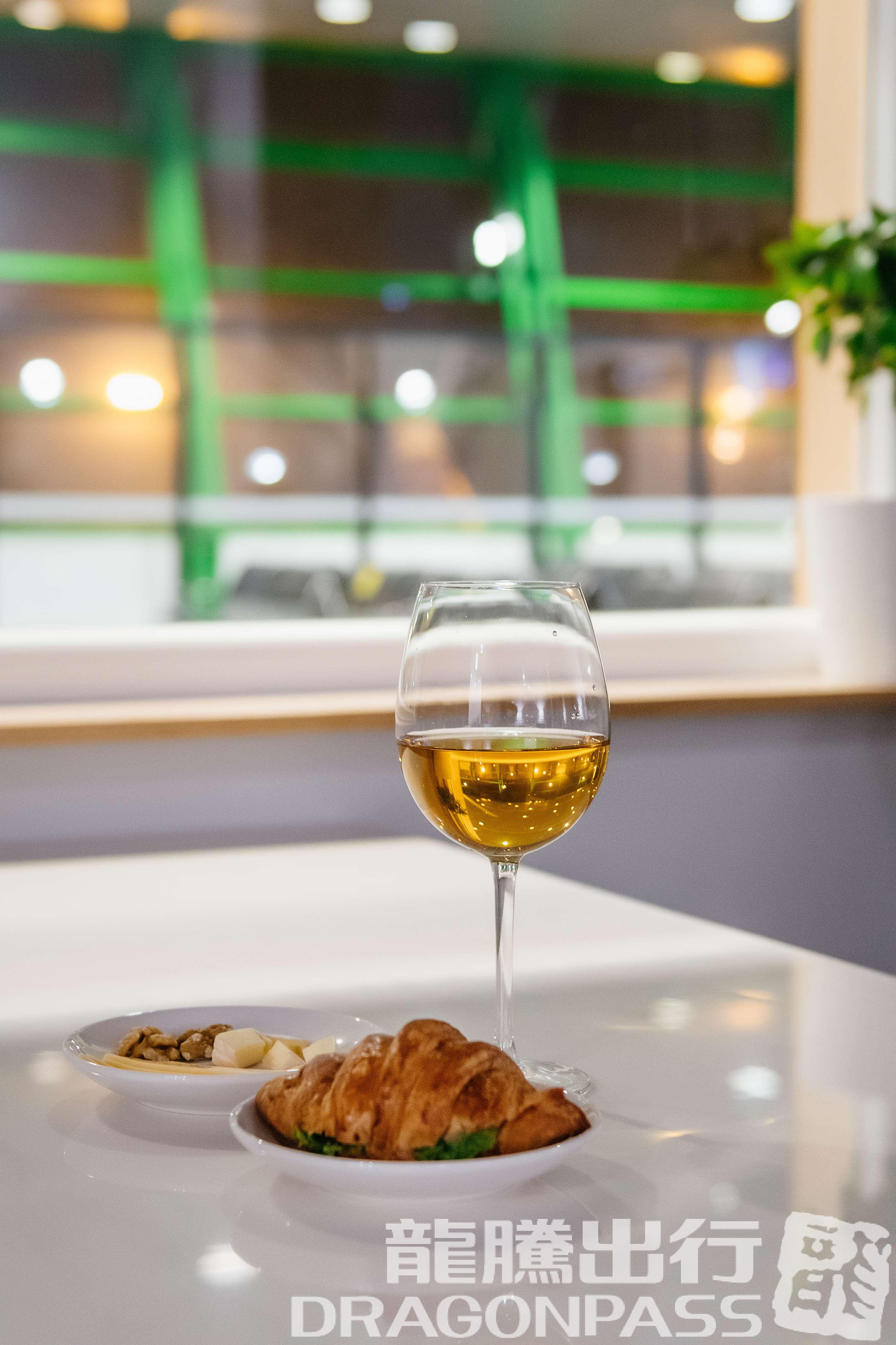 Бизнес-зал Sapar Lounge (Dom) в аэропорту Нурсултан Назарбаев (NQZ)