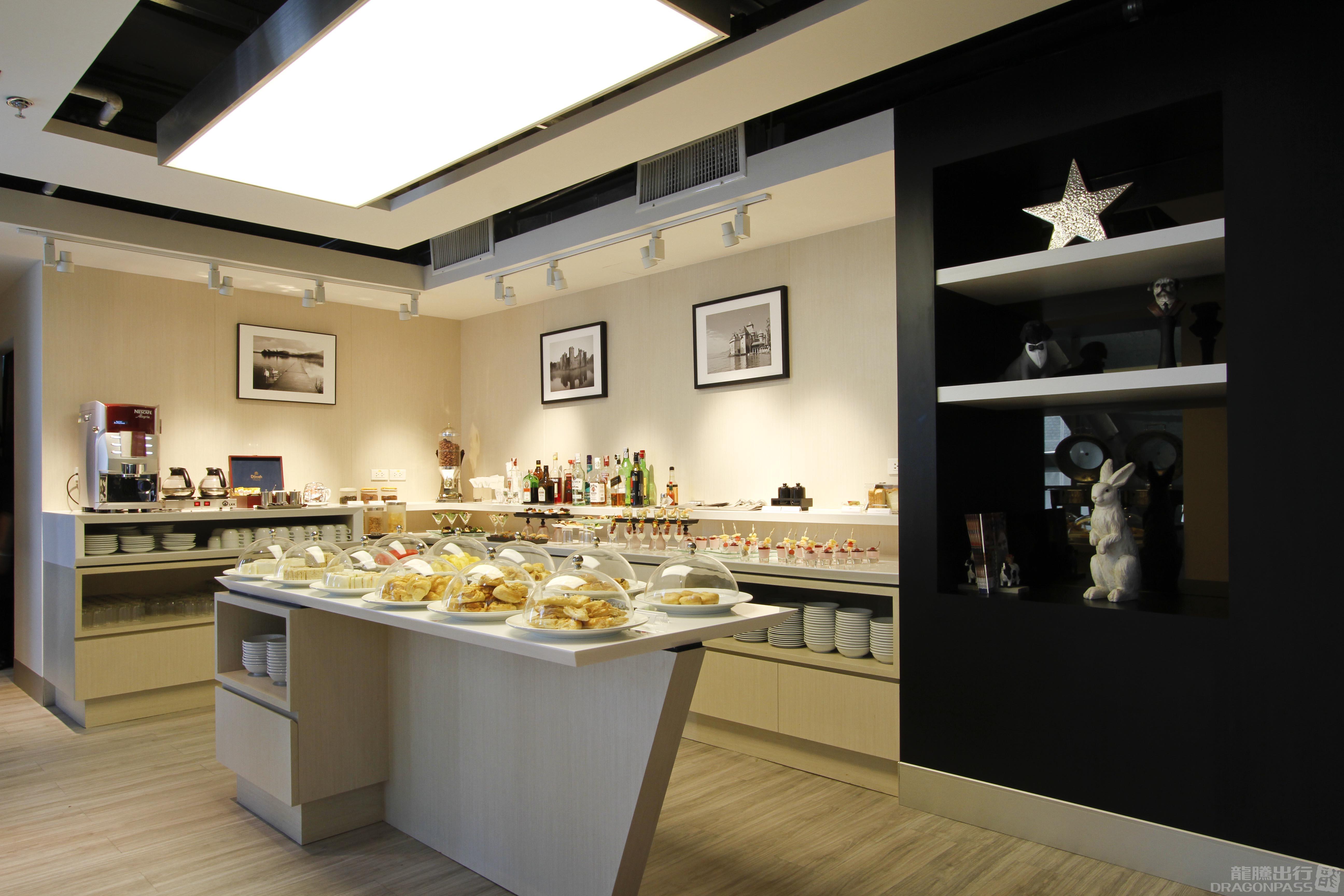 Бизнес-зал Miracle First Class Lounge (Concourse C - Level 3) в аэропорту Суварнабхуми (BKK)