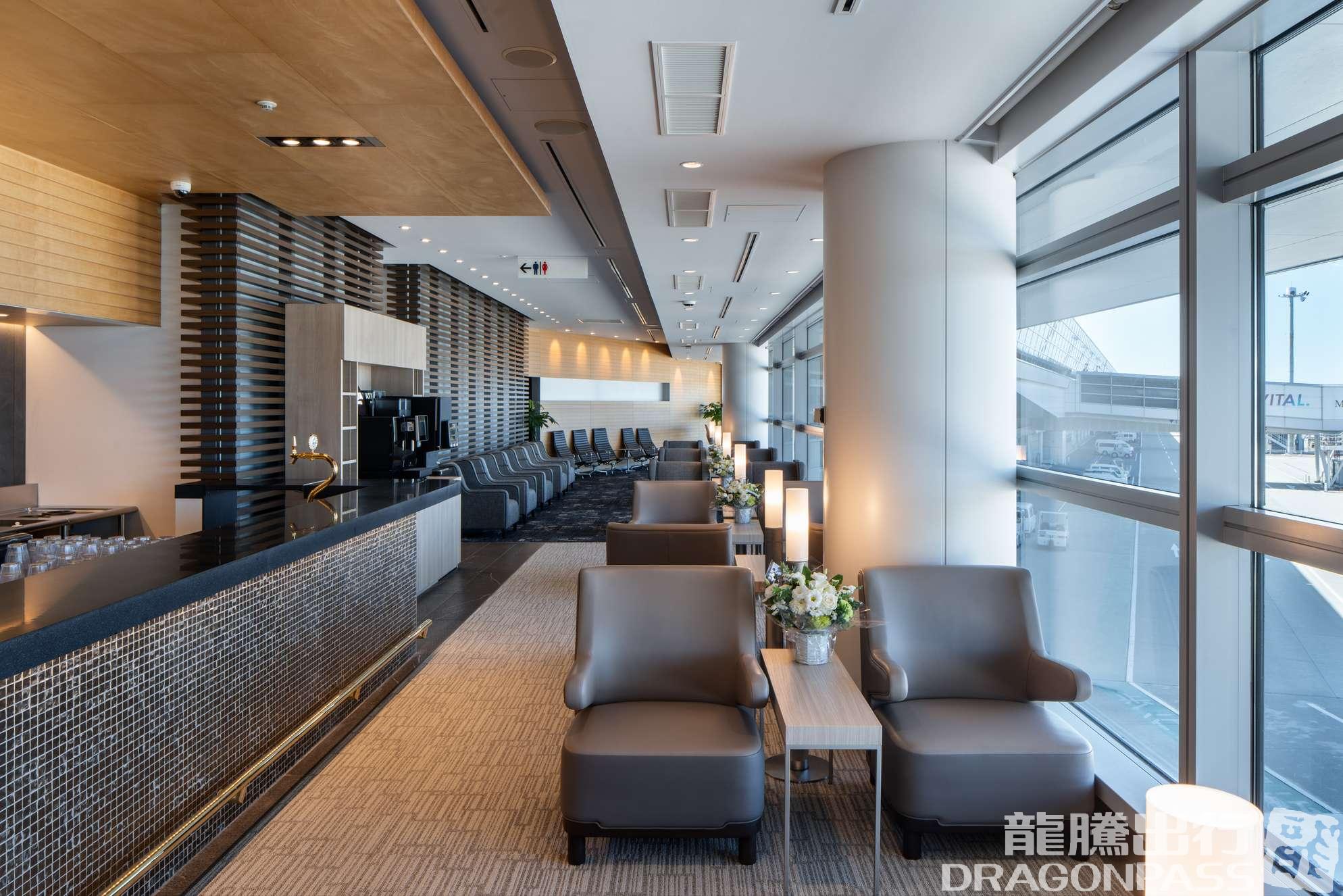 Бизнес-зал Plaza Premium Lounge в аэропорту Тюбу (NGO)