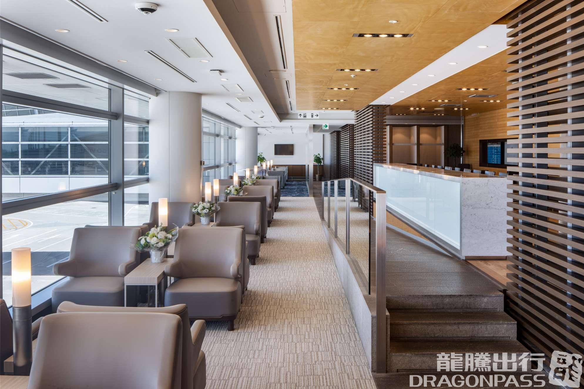 Бизнес-зал Plaza Premium Lounge в аэропорту Тюбу (NGO)