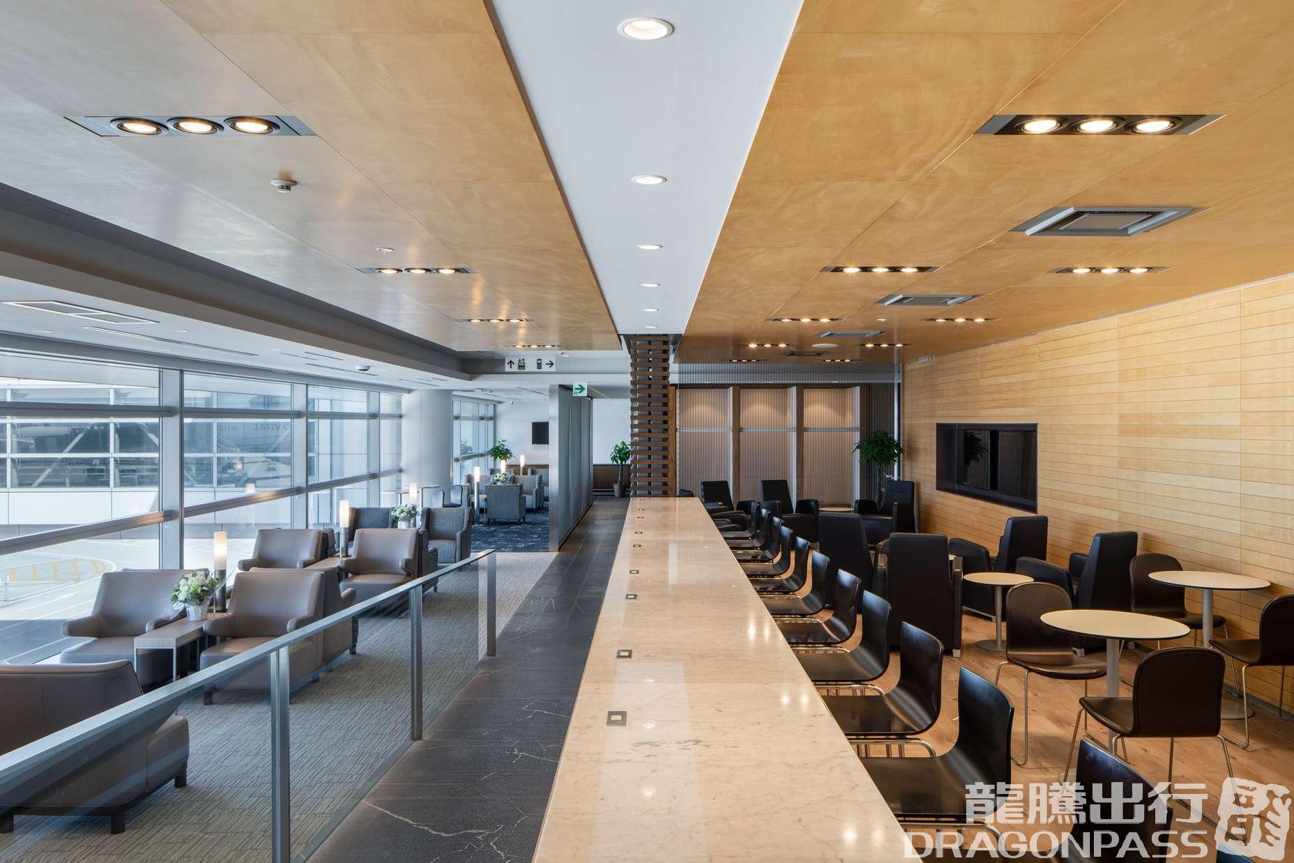 Бизнес-зал Plaza Premium Lounge в аэропорту Тюбу (NGO)