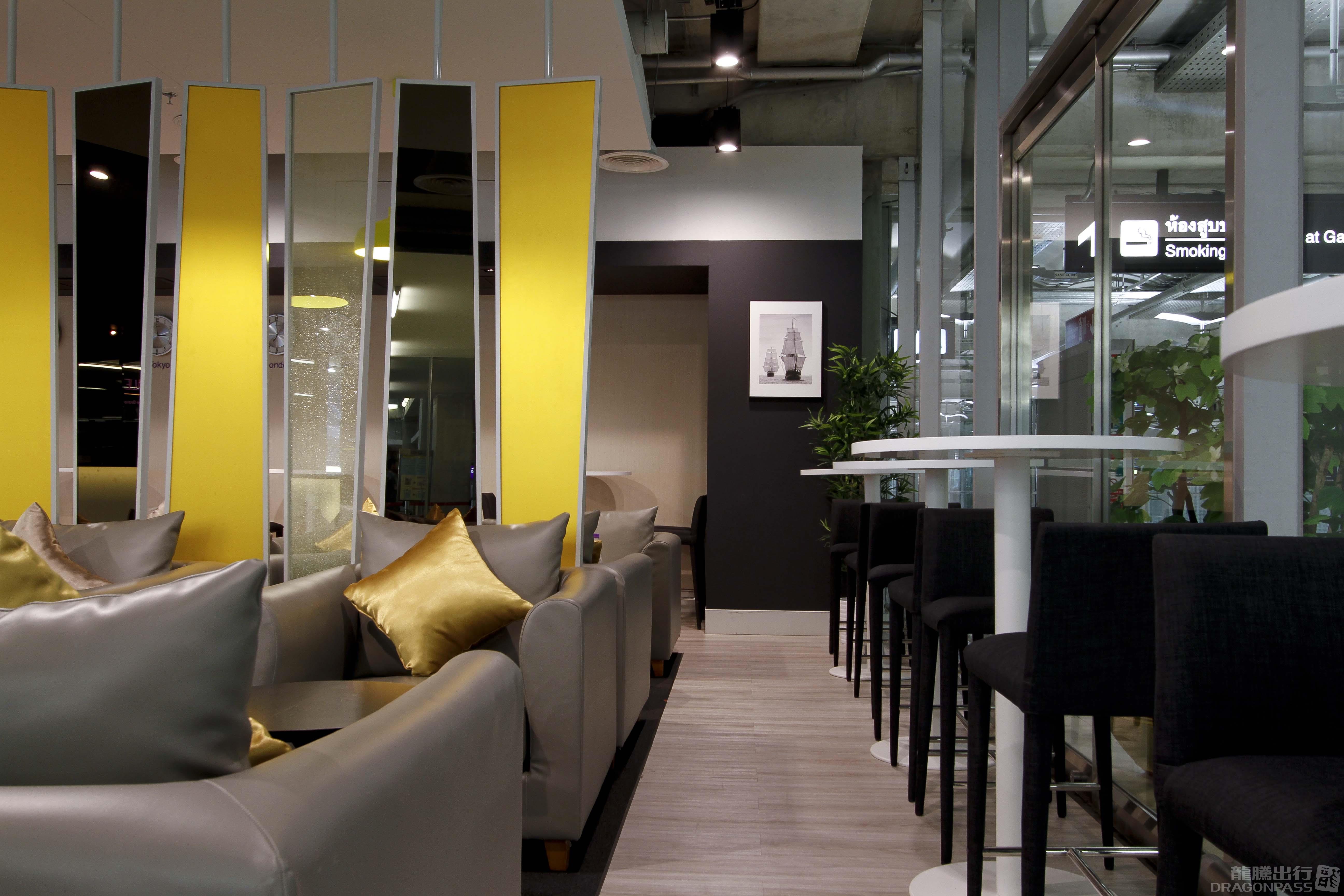 Бизнес-зал Miracle First Class Lounge (Concourse C - Level 3) в аэропорту Суварнабхуми (BKK)