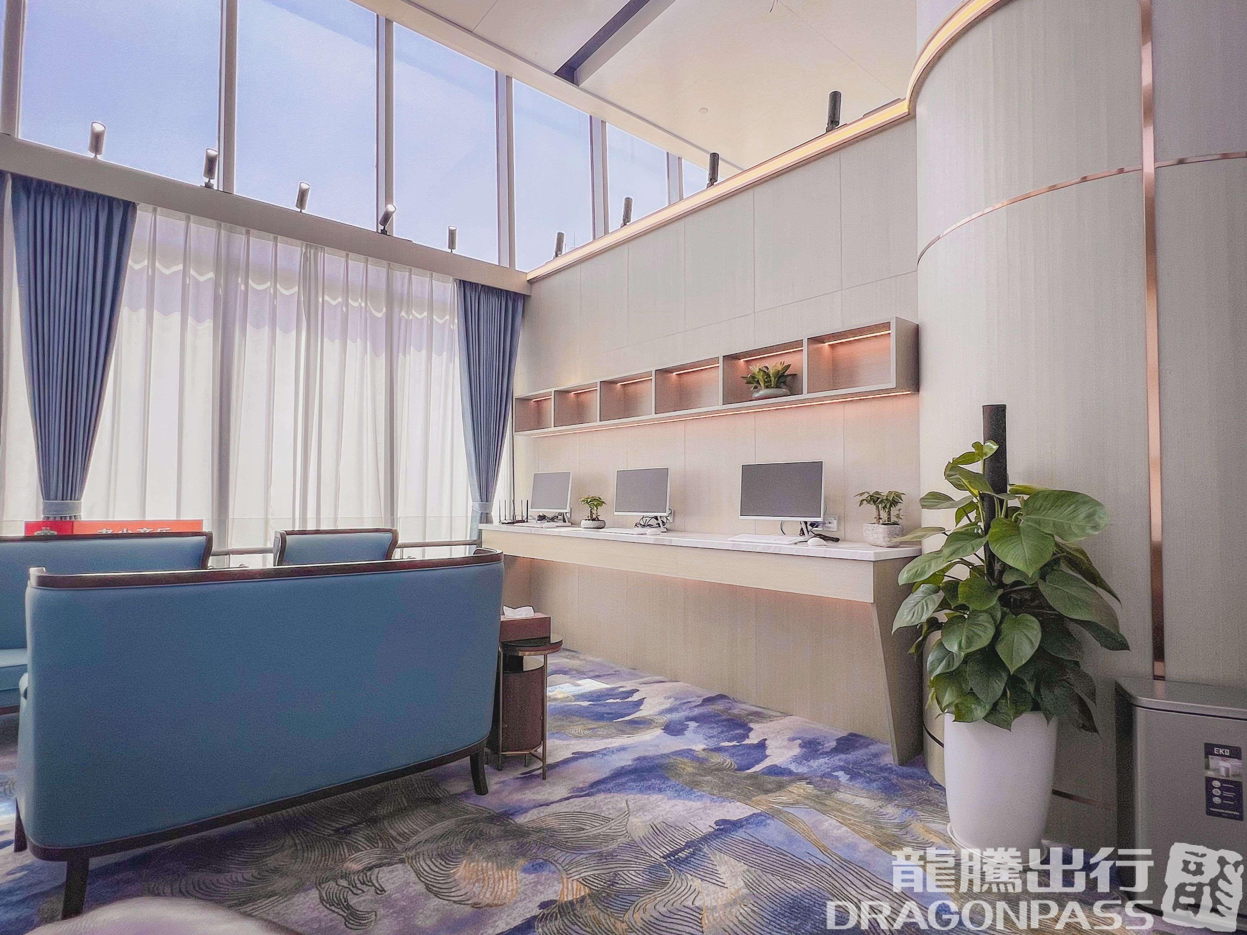 Бизнес-зал First Class Lounge (T2 Dom) в аэропорту Аэропорт Лючжоу (LZH)