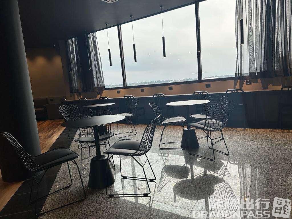 Бизнес-зал Sala VIP Black в аэропорту Интернасьональ Сильвио Петироси (ASU)