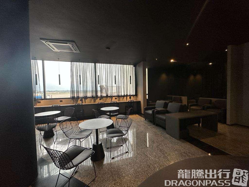 Бизнес-зал Sala VIP Black в аэропорту Интернасьональ Сильвио Петироси (ASU)