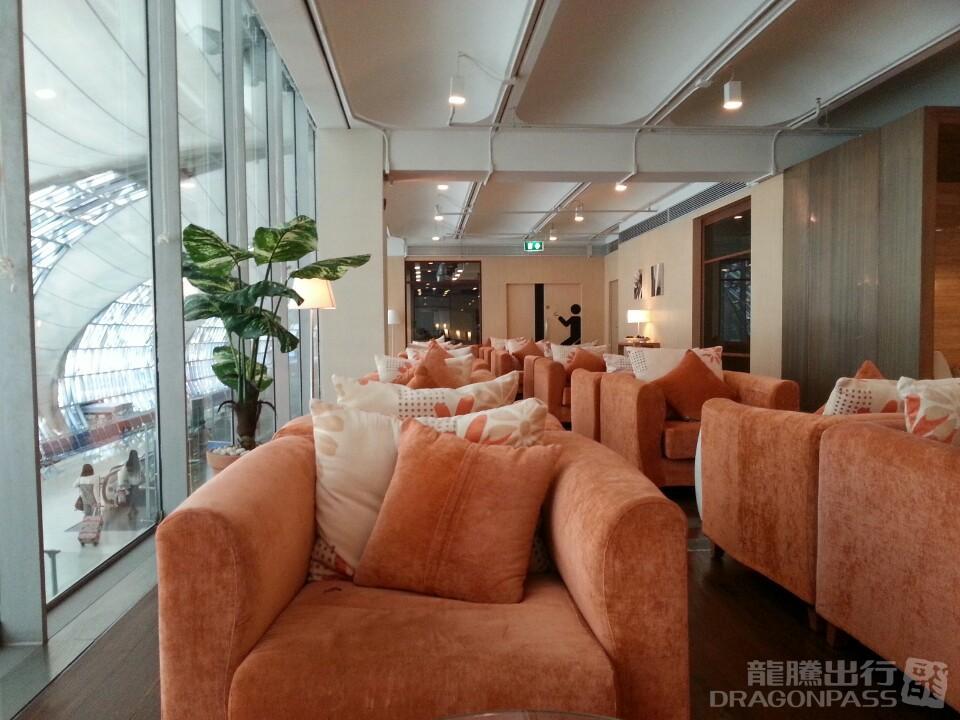 Бизнес-зал Miracle First Class Lounge (First Class Lounge ) в аэропорту Суварнабхуми (BKK)